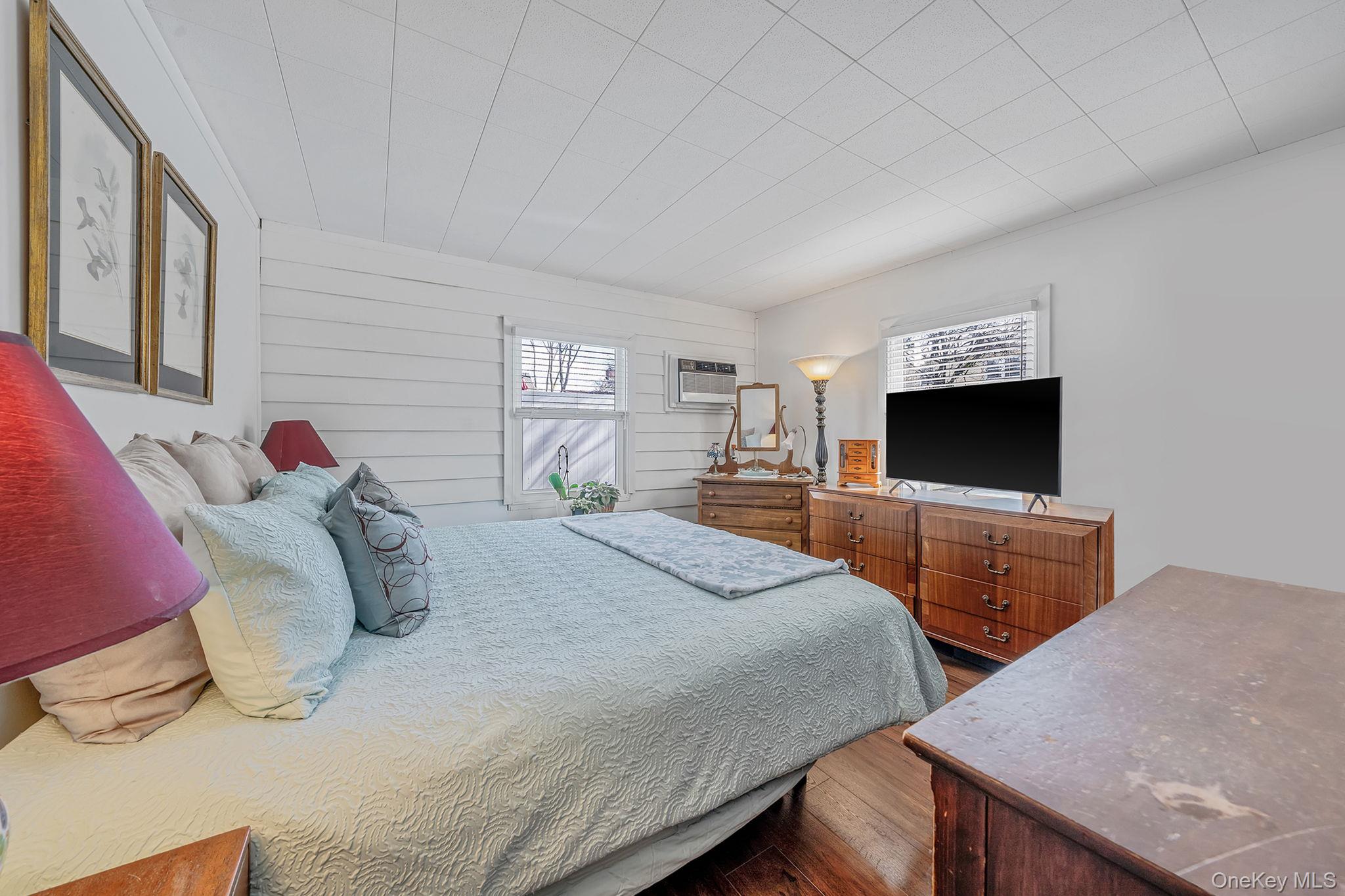 #18 photo, 694 Whittier Street, Westbury , NY 11590