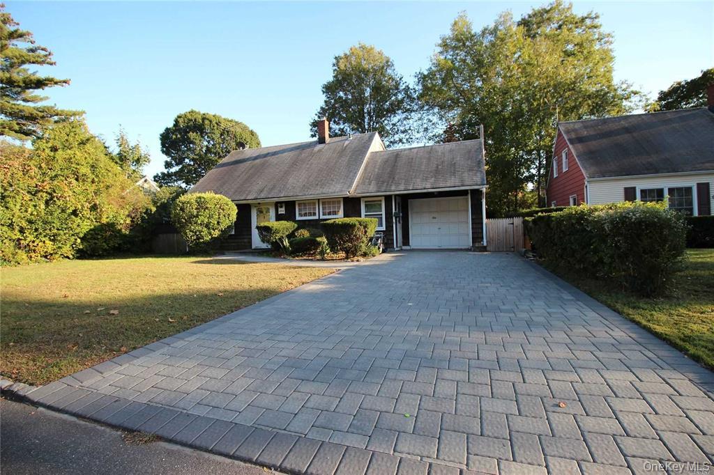 #2 photo, 694 Whittier Street, Нассау ‖ Westbury , NY 11590