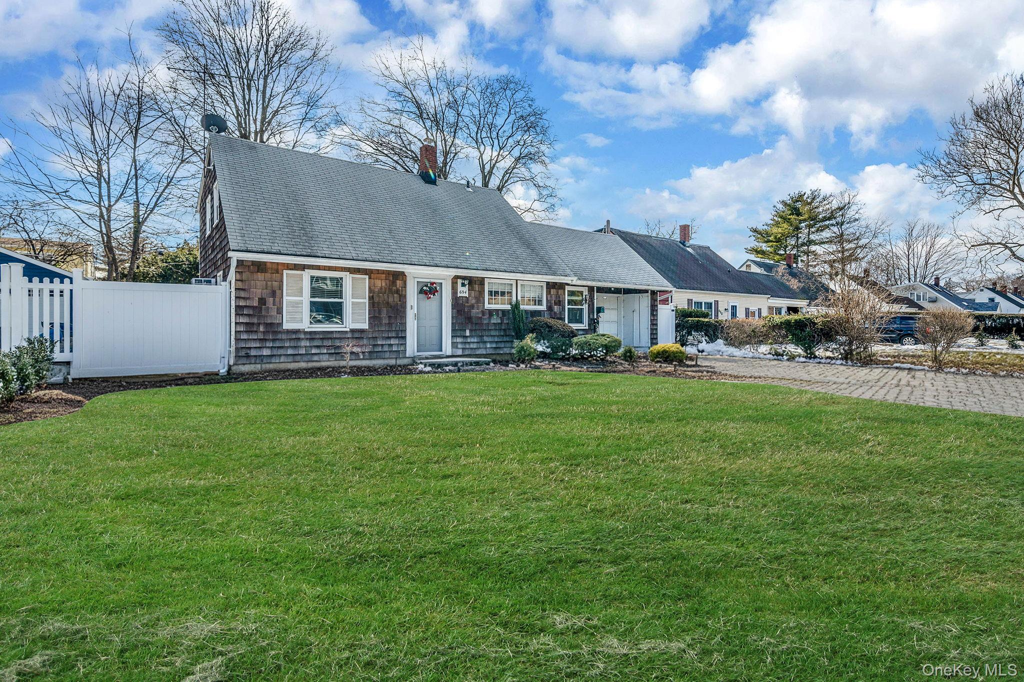 #3 photo, 694 Whittier Street, Westbury , NY 11590