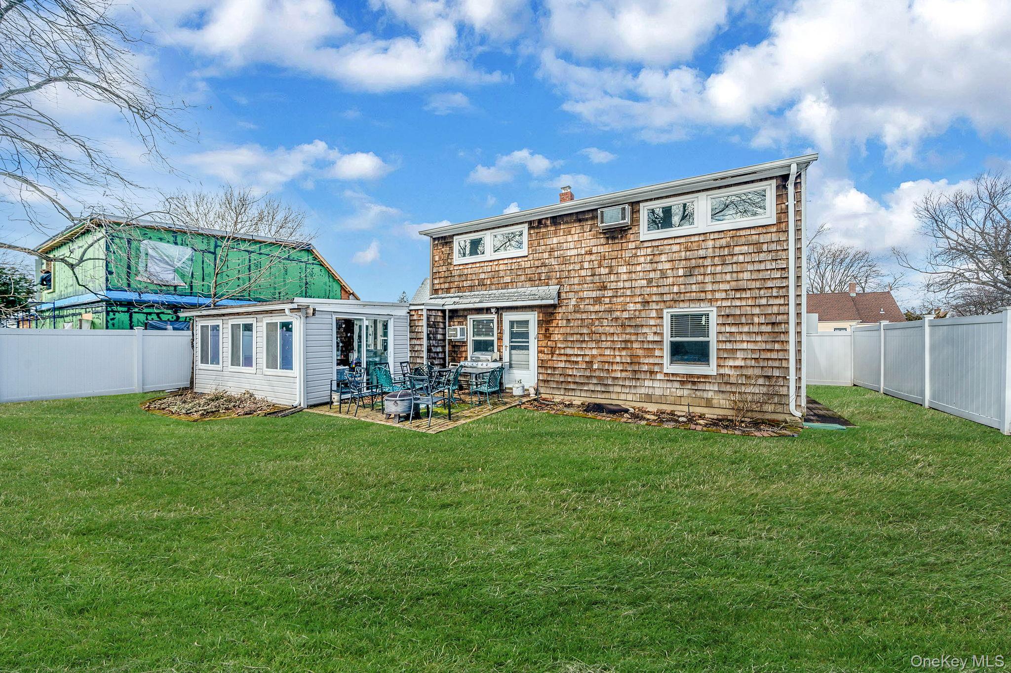 #7 photo, 694 Whittier Street, Westbury , NY 11590