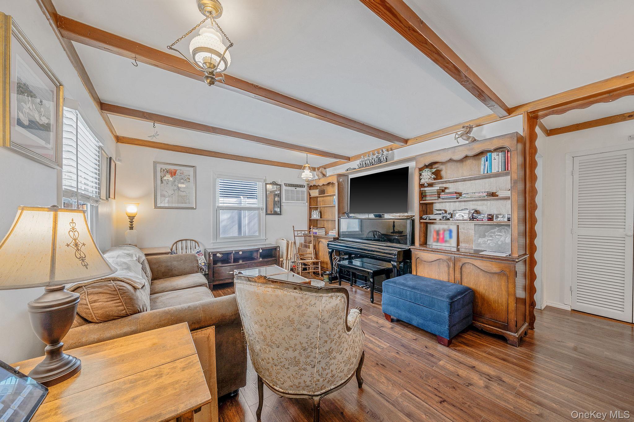 #9 photo, 694 Whittier Street, Westbury , NY 11590