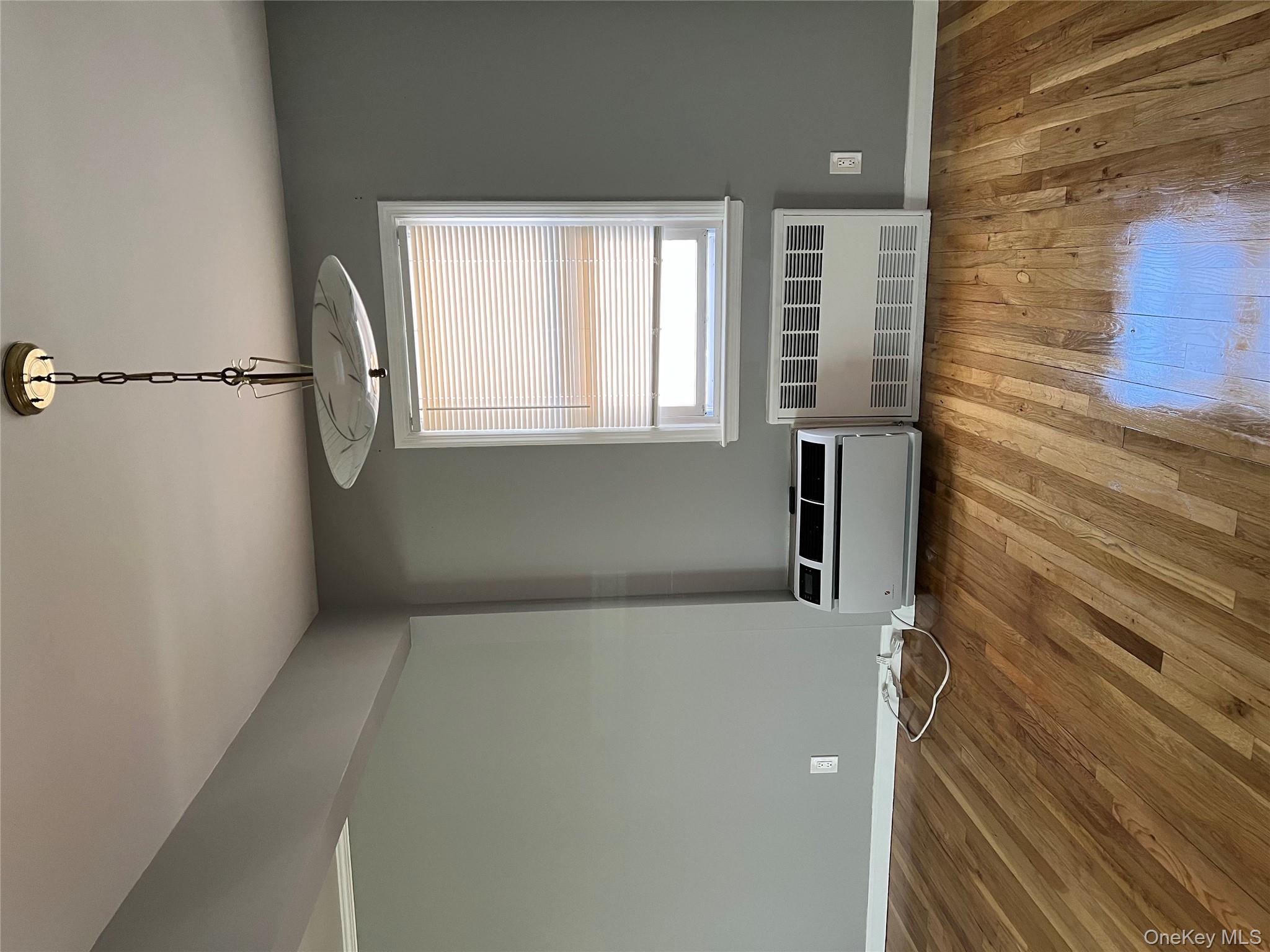 #8 photo, 96-08 156, कुईंस Howard Beach , NY 11414