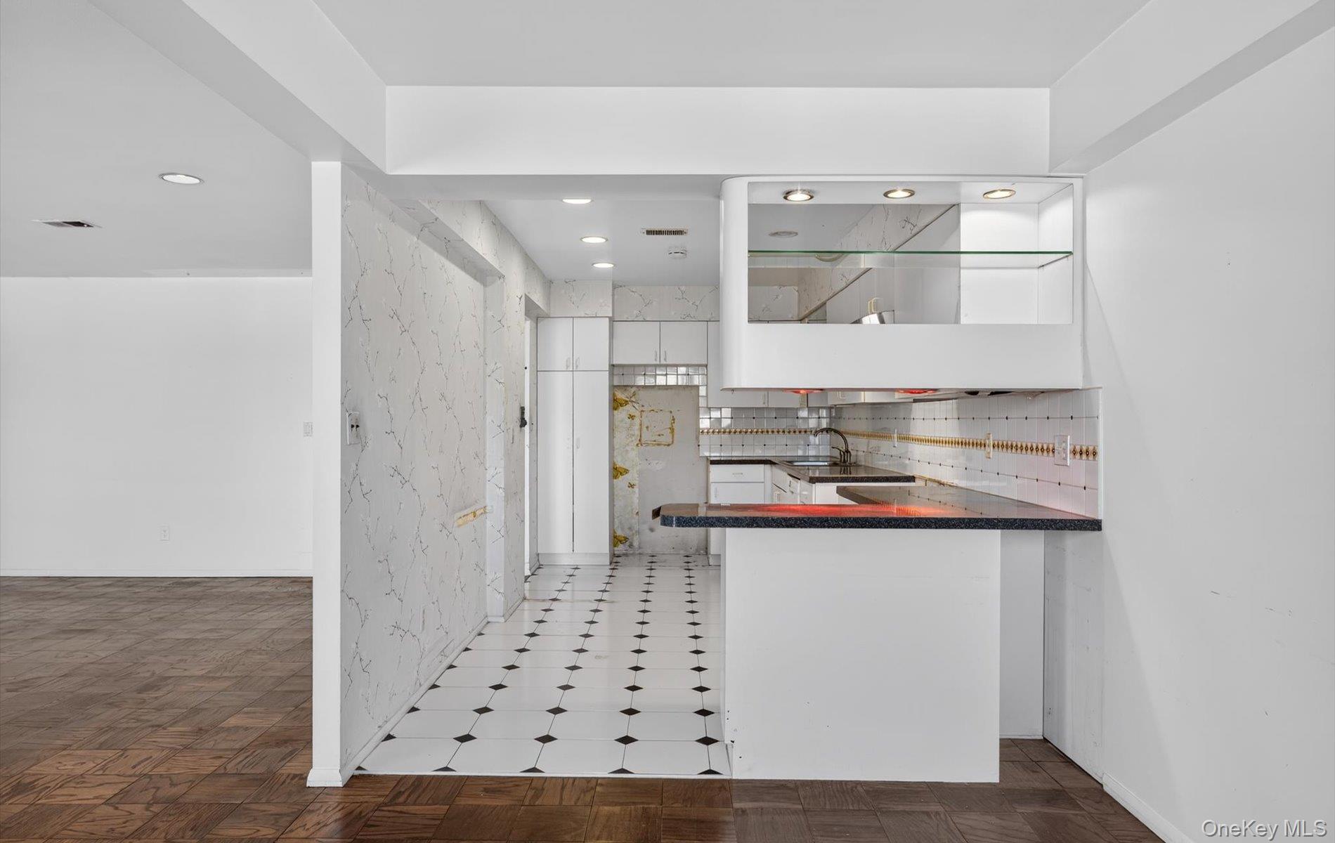 #11 photo, 100 S Middle Neck Road, Great Neck , NY 11021