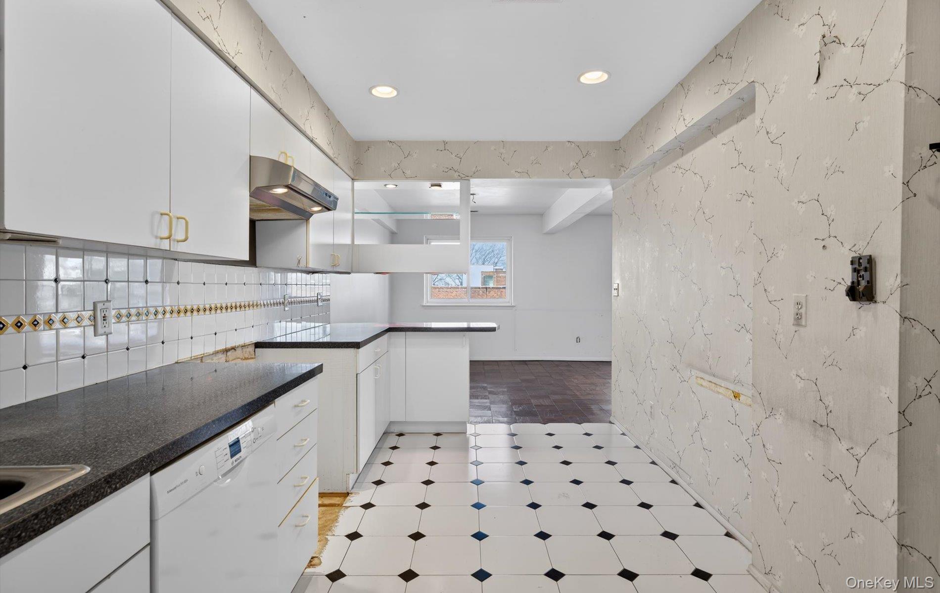 #16 photo, 100 S Middle Neck Road, Great Neck , NY 11021