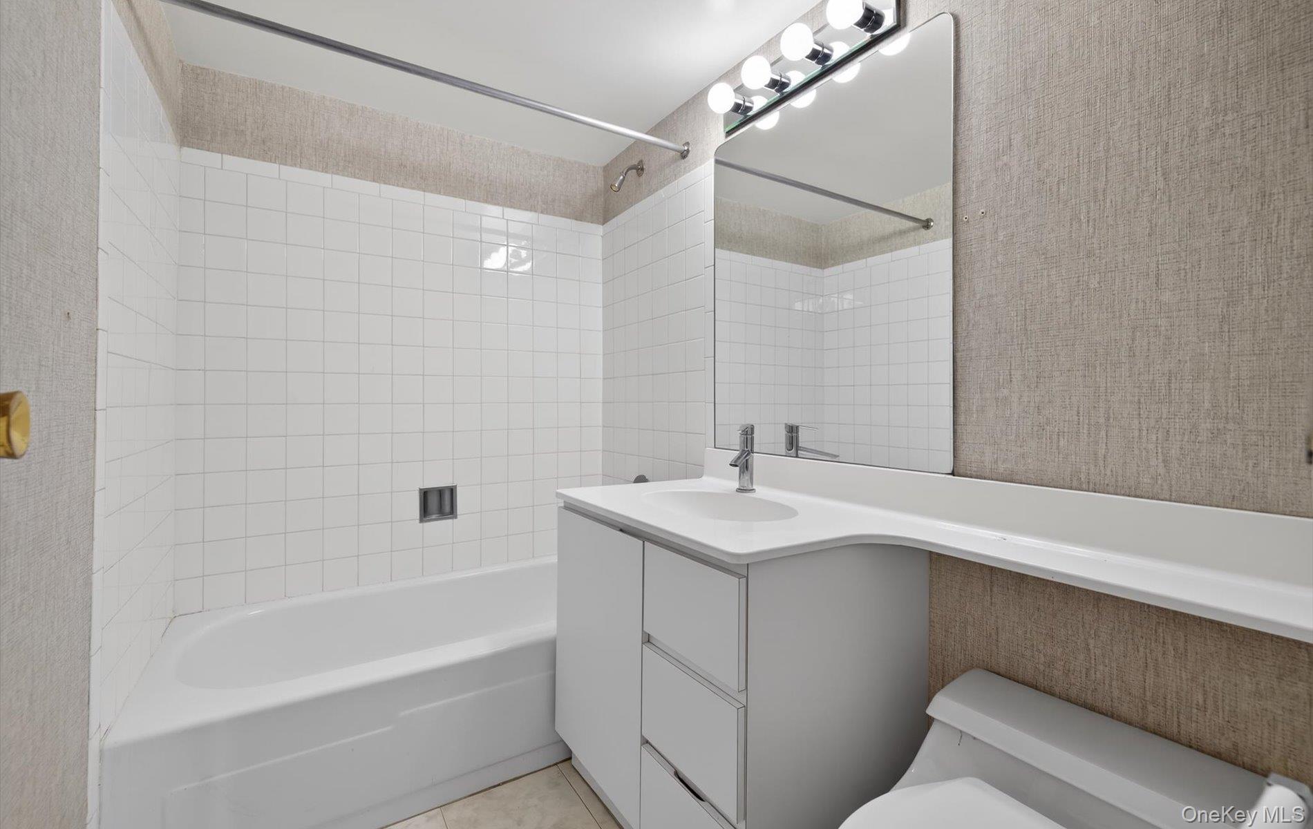 #17 photo, 100 S Middle Neck Road, Great Neck , NY 11021