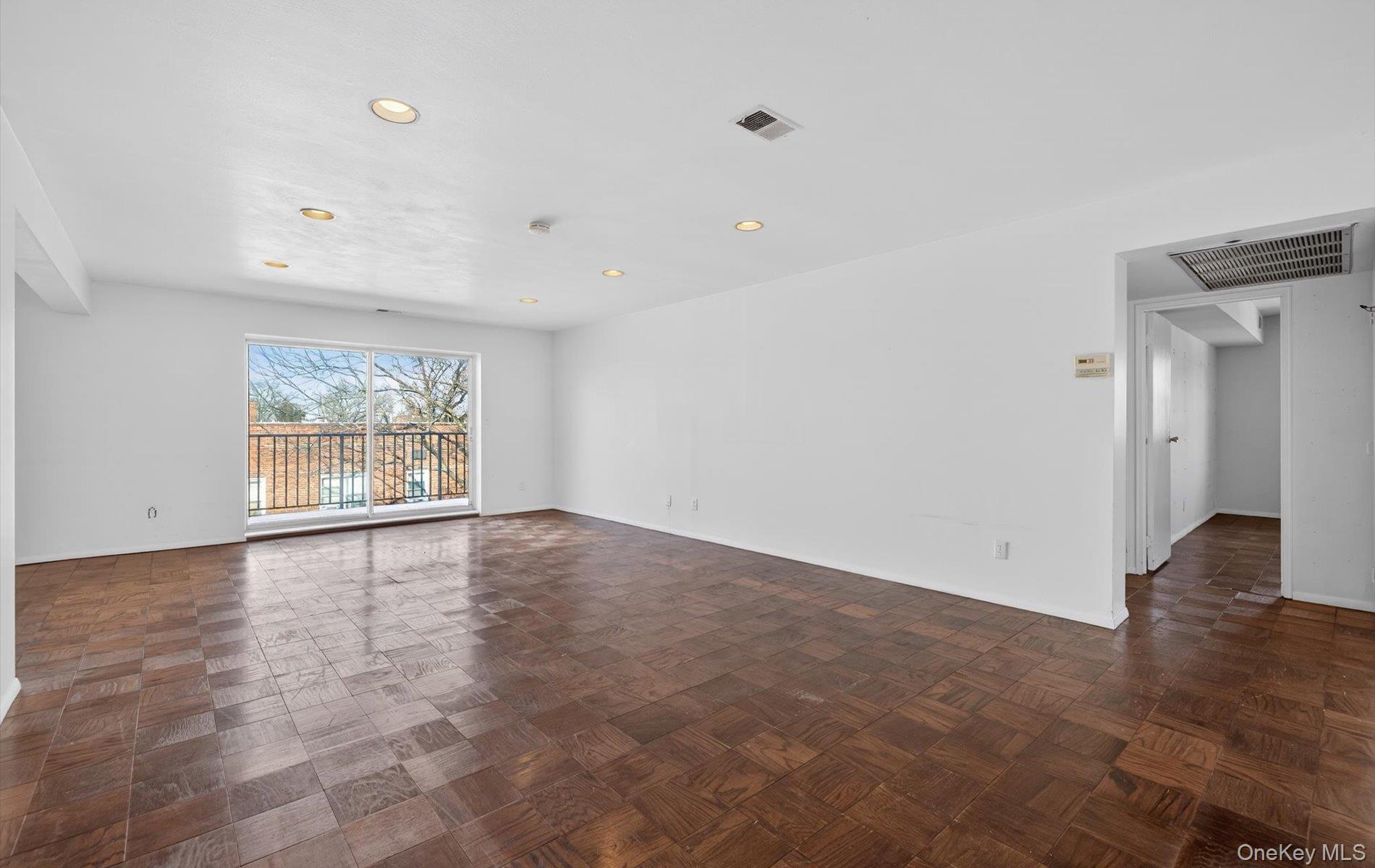 #3 photo, 100 S Middle Neck Road, Great Neck , NY 11021