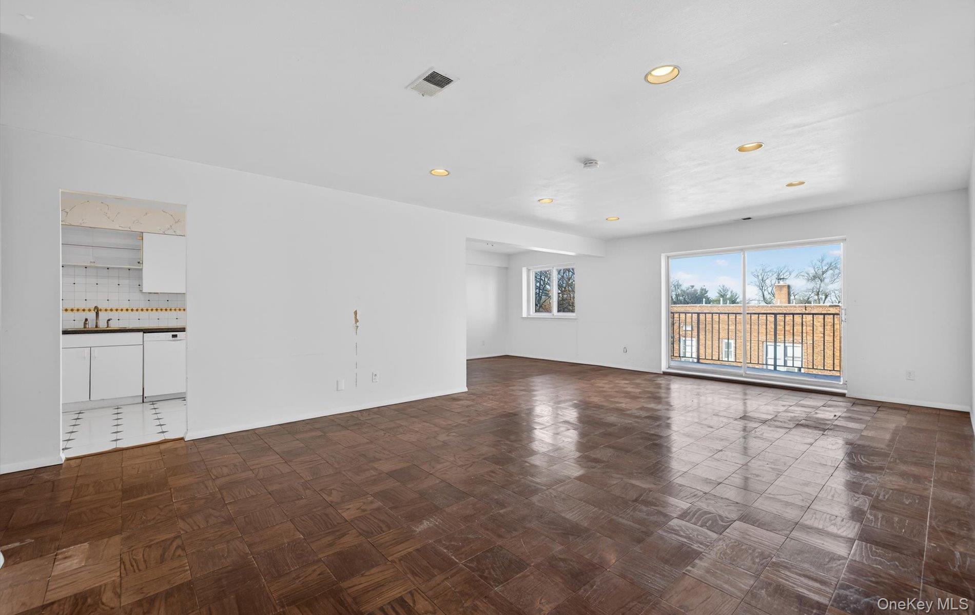 #6 photo, 100 S Middle Neck Road, Great Neck , NY 11021