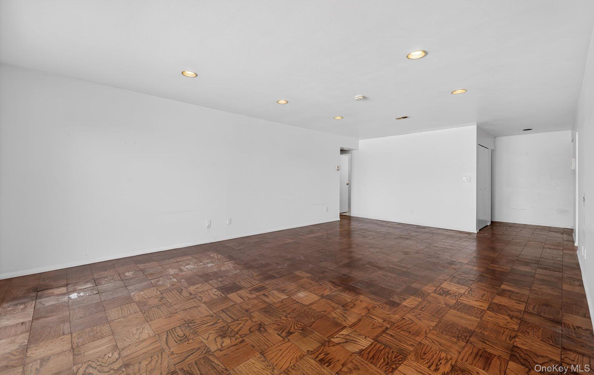 #7 photo, 100 S Middle Neck Road, Great Neck , NY 11021