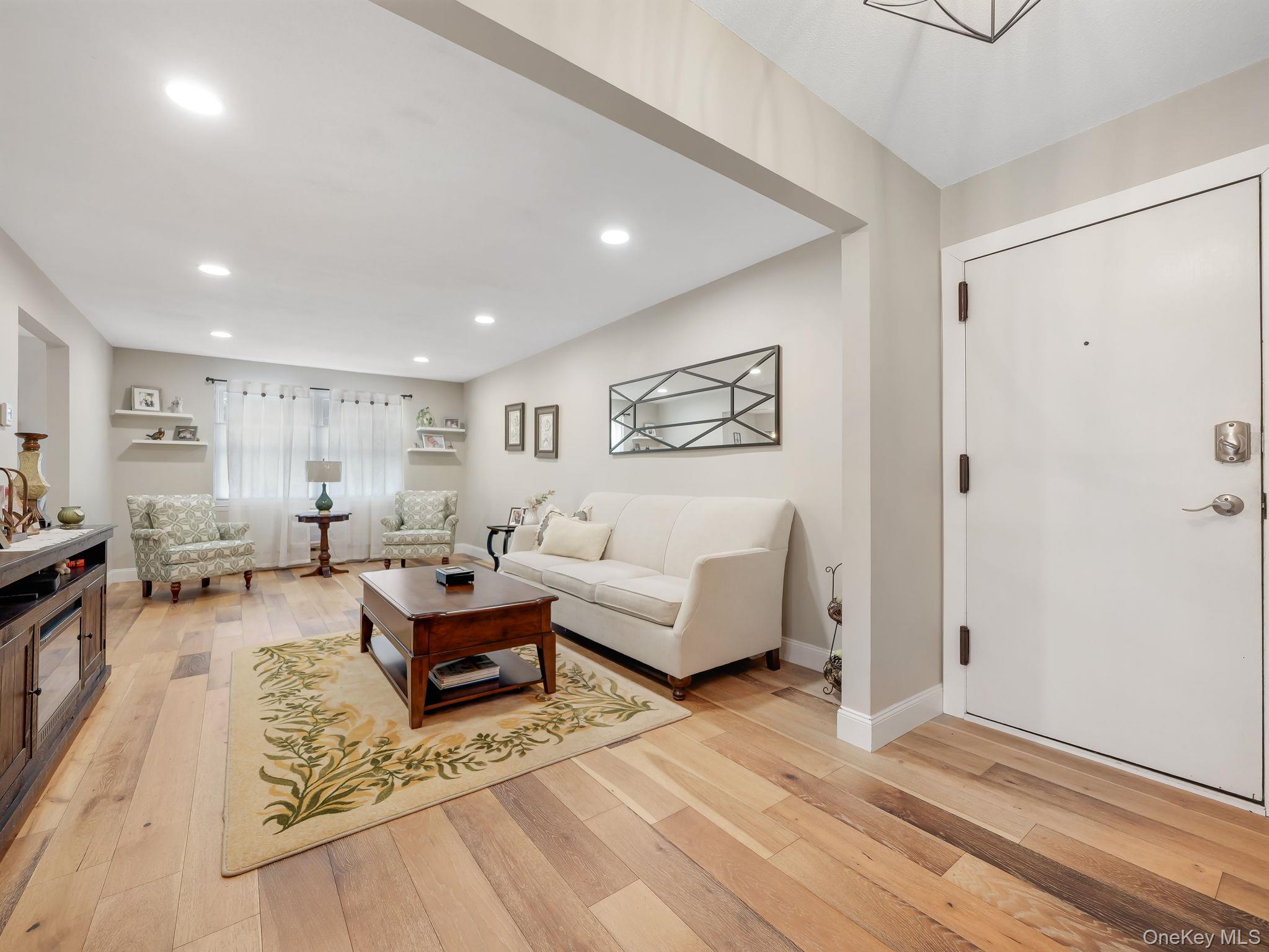 #7 photo, 552 Sierra Vista Lane, Valley Cottage , NY 10989