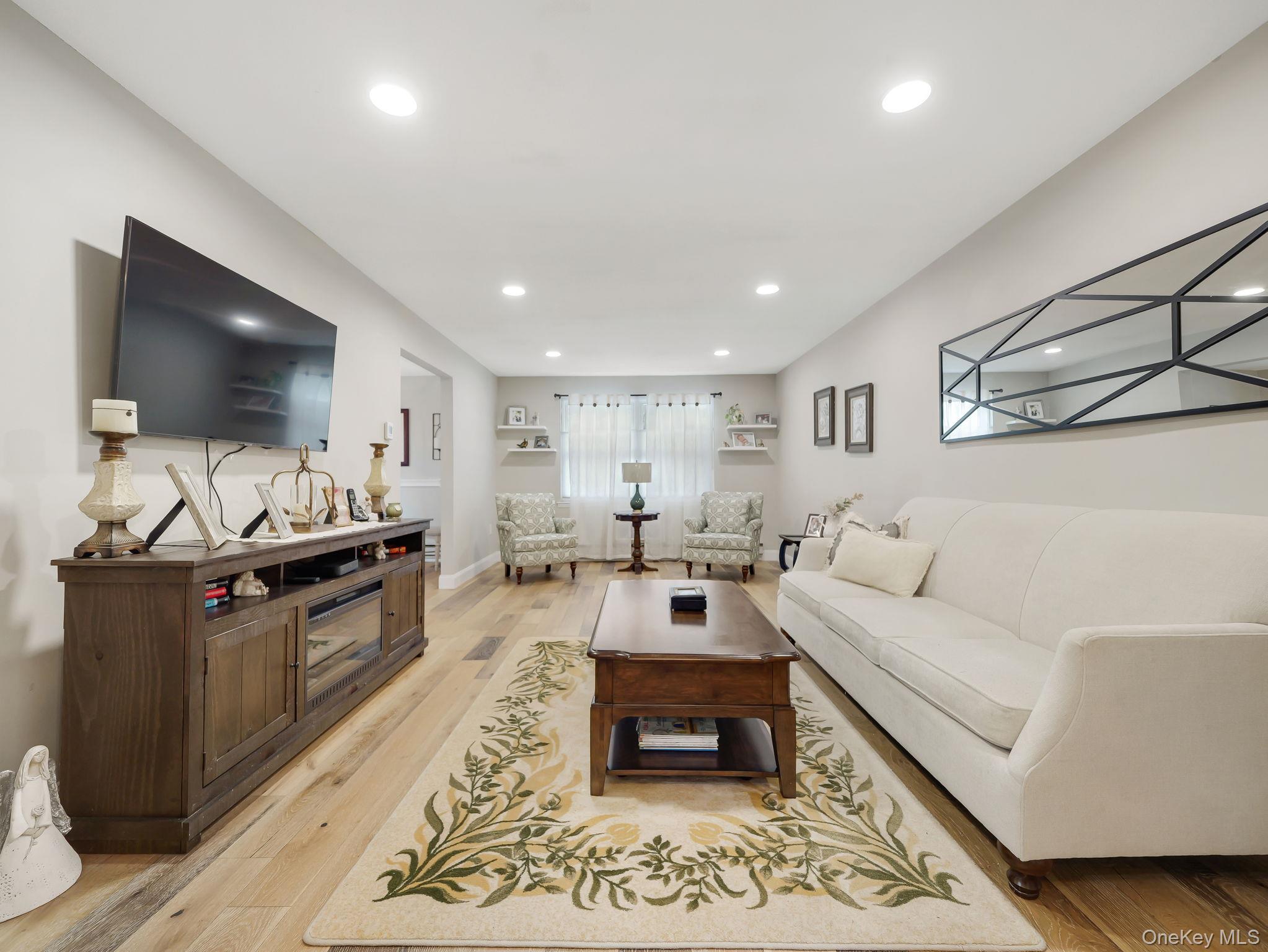 #8 photo, 552 Sierra Vista Lane, Valley Cottage , NY 10989