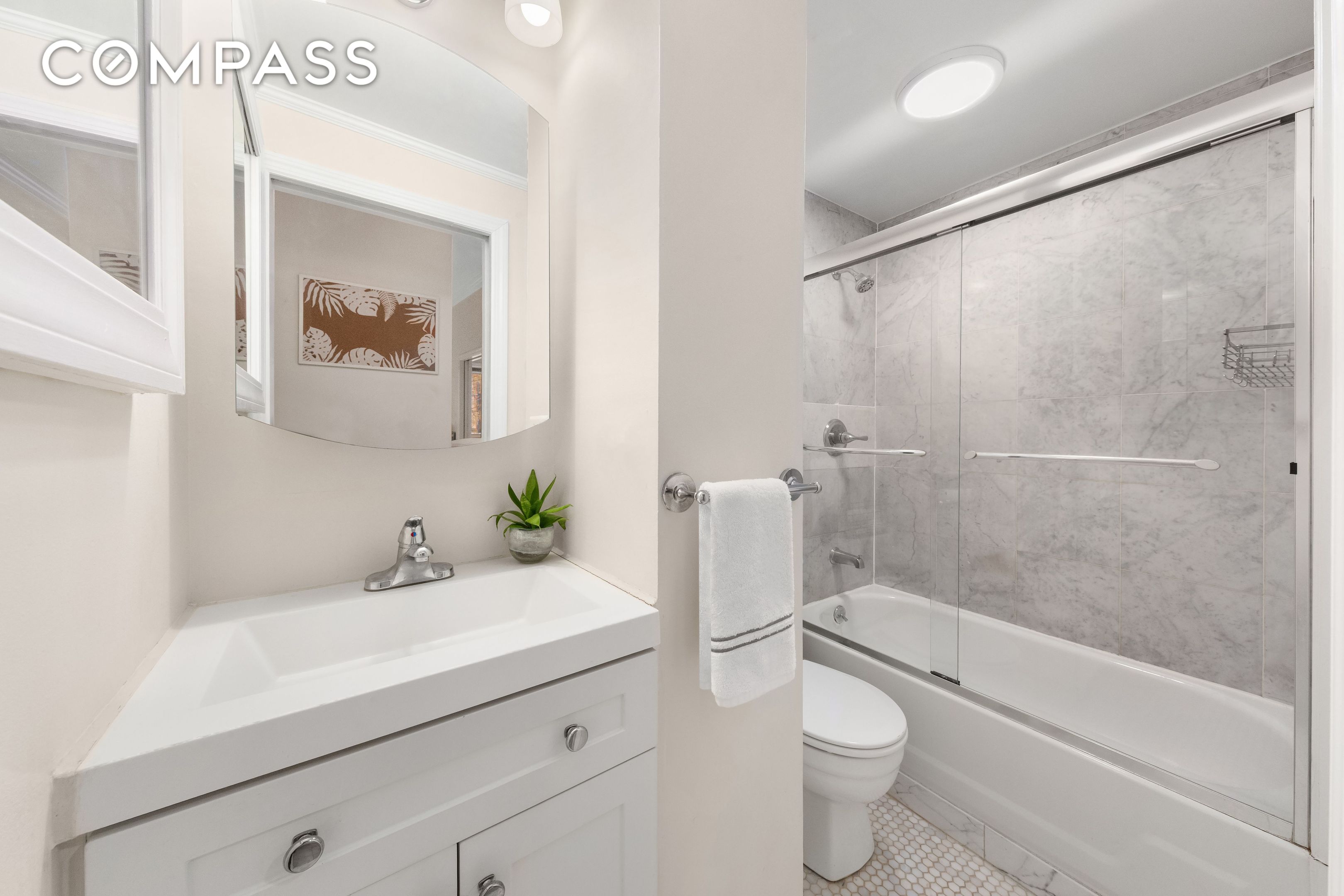 #7 photo, 207 E 21st Street, מנהטן Gramercy Park , NY 10010