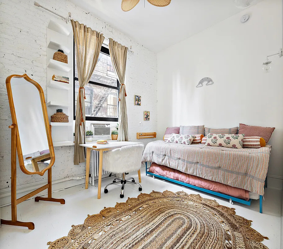 #11 photo, 30 E 10TH Street, Манхэттен ‖ Greenwich Village , NY 10003