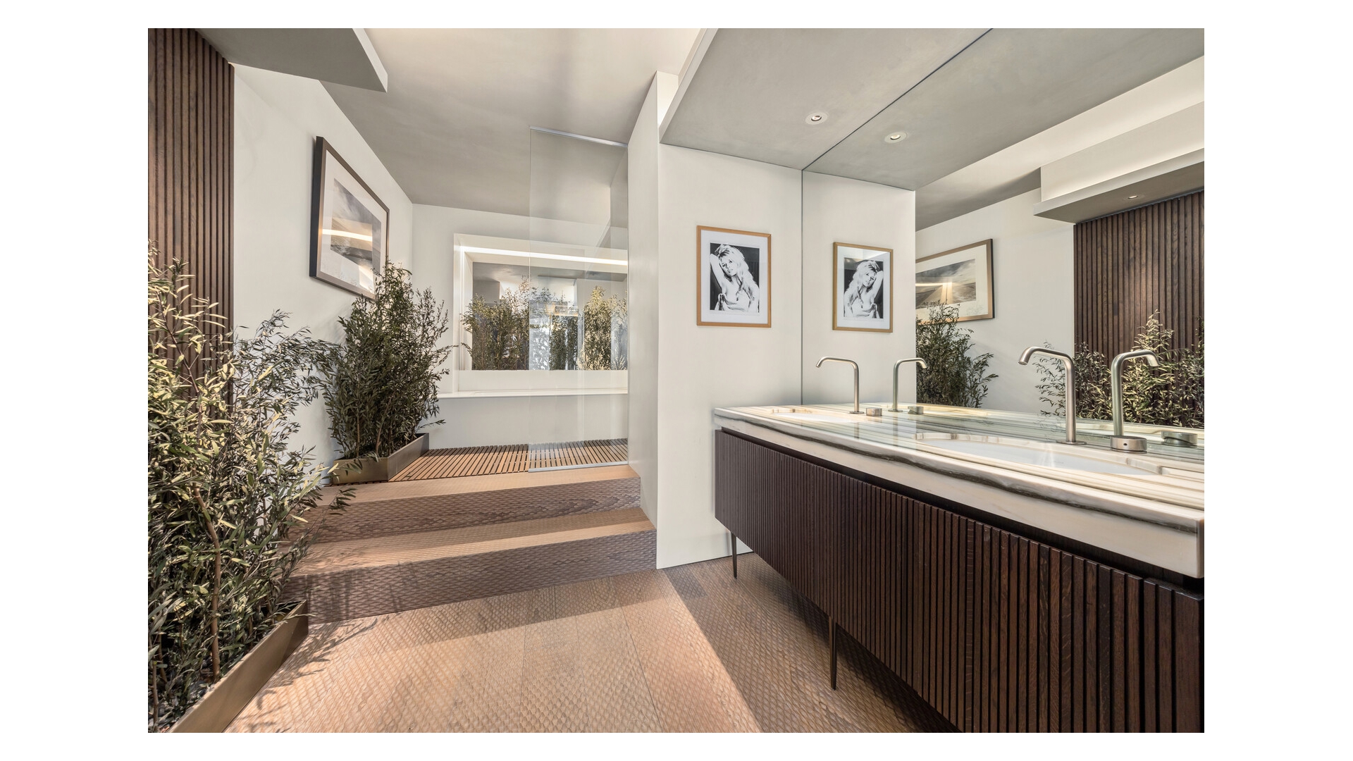 #20 photo, 721 5TH Avenue, Midtown East , NY 10022