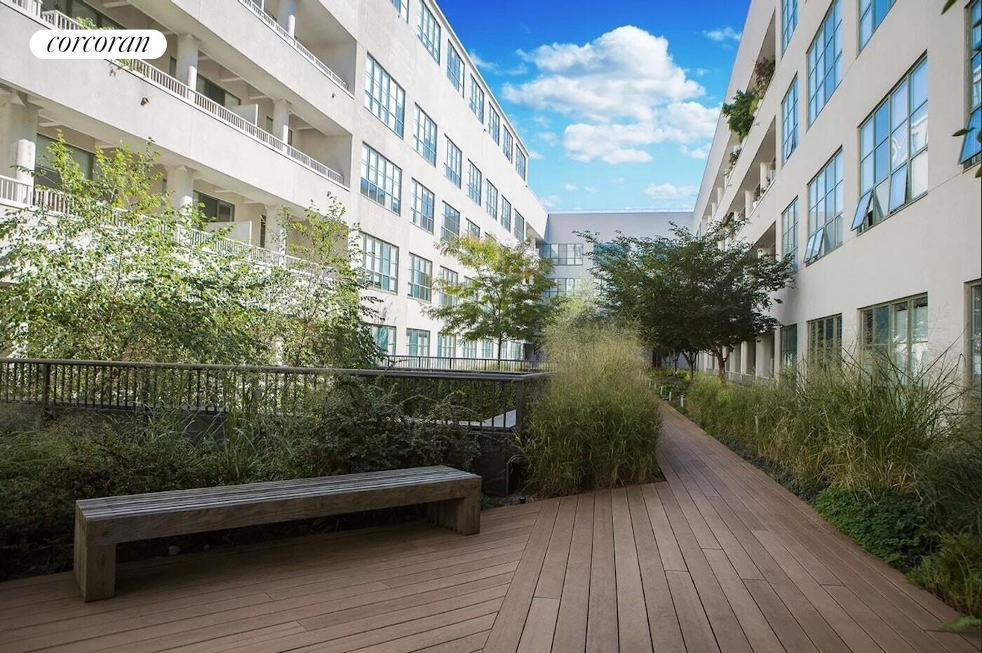 #20 photo, 184 KENT Avenue, Бруклин ‖ Williamsburg , NY 11249