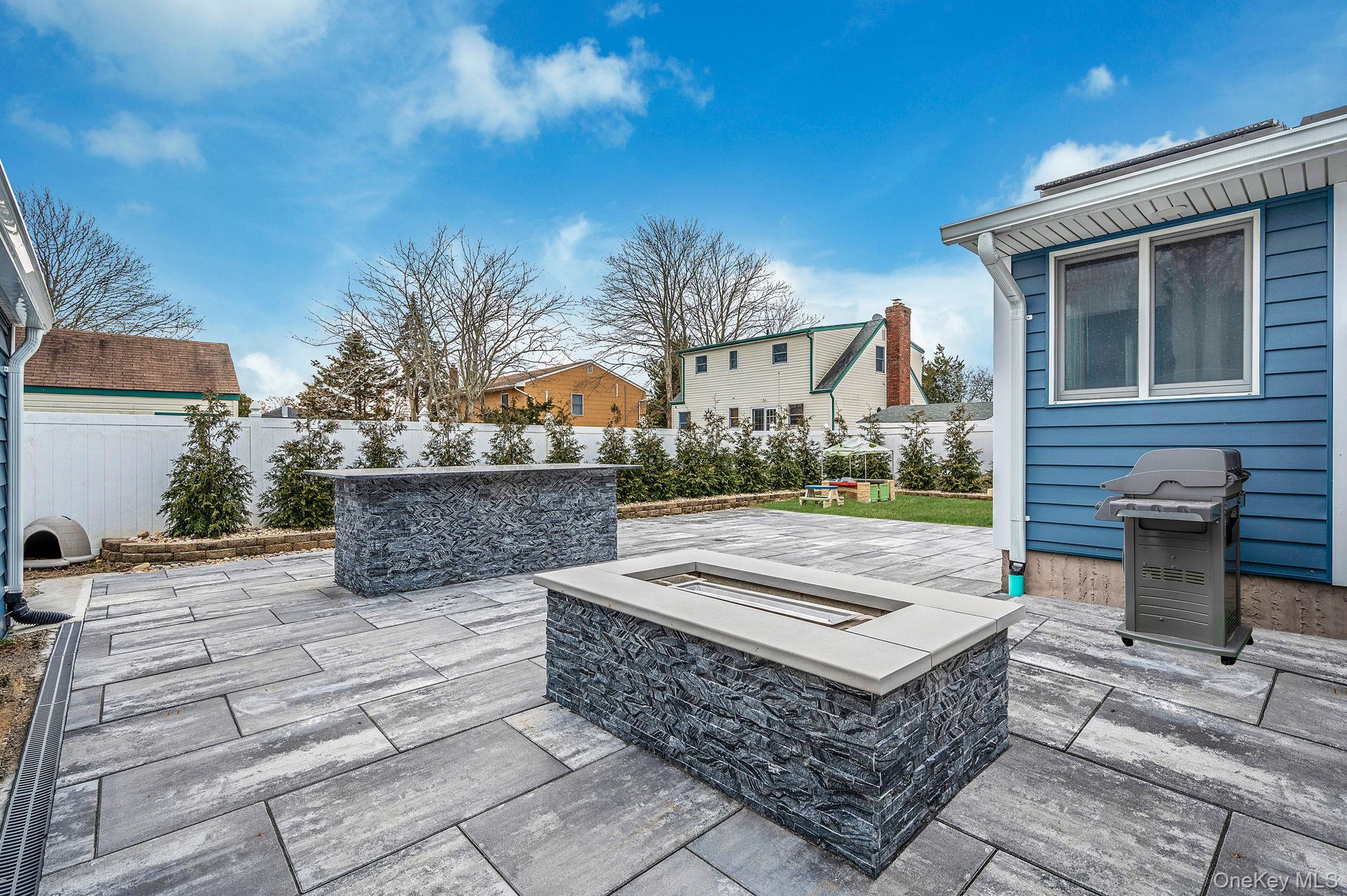 #5 photo, 6 Rugby Drive, מחוז סאפוק Shirley , NY 11967