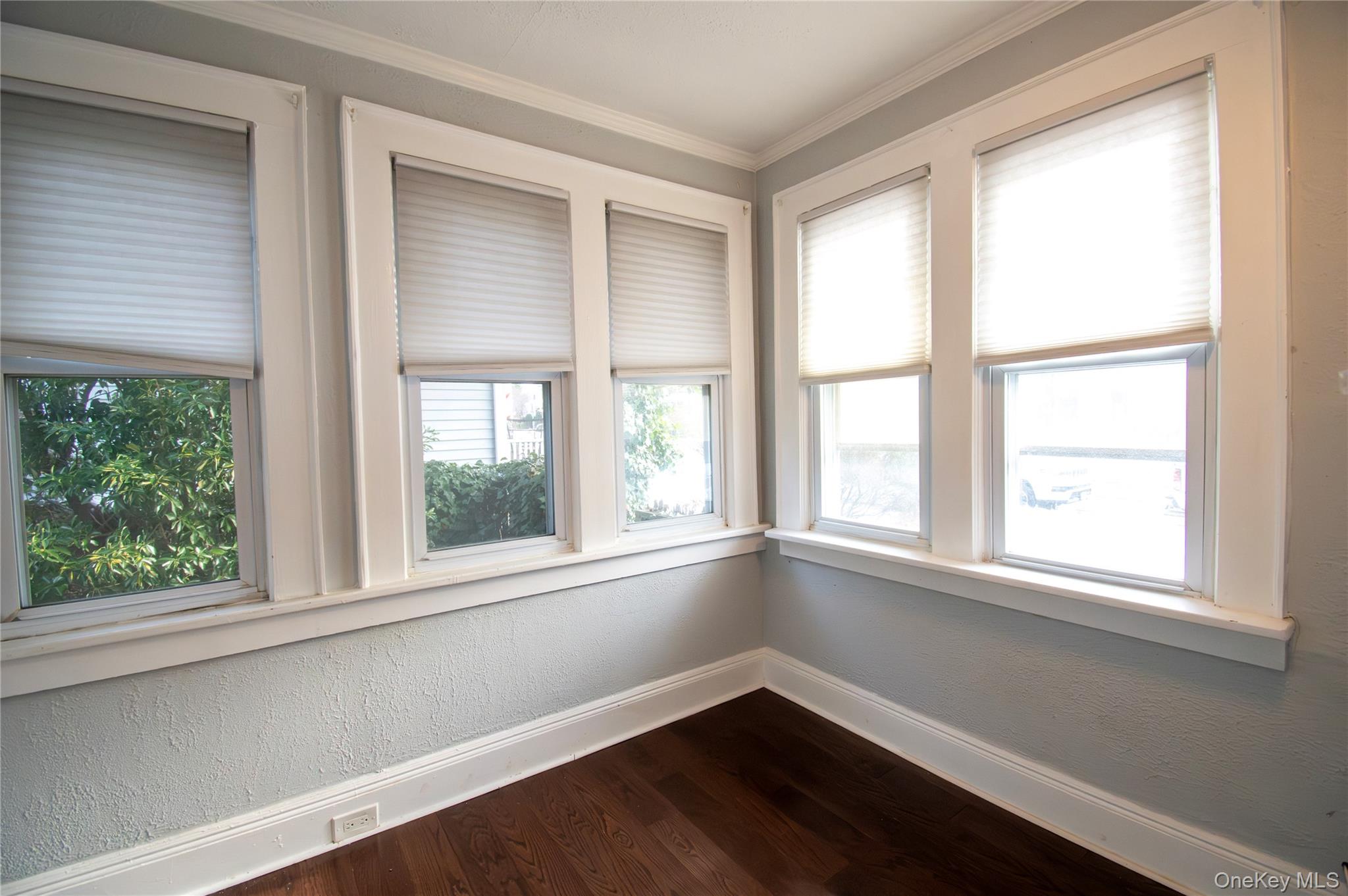 #11 photo, 25 Hillside Avenue, Нассау ‖ Rockville Centre , NY 11570