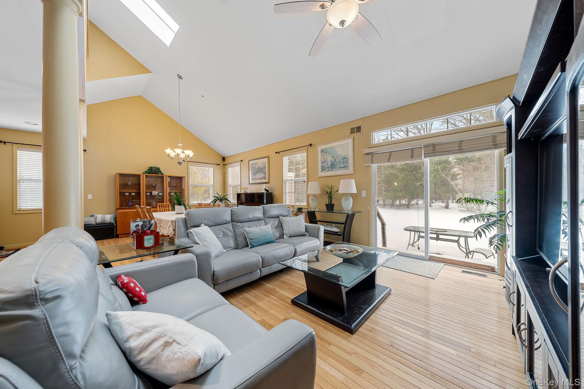 #12 photo, 75 Meadow Pond Circle, سوفولك Miller Place , NY 11764