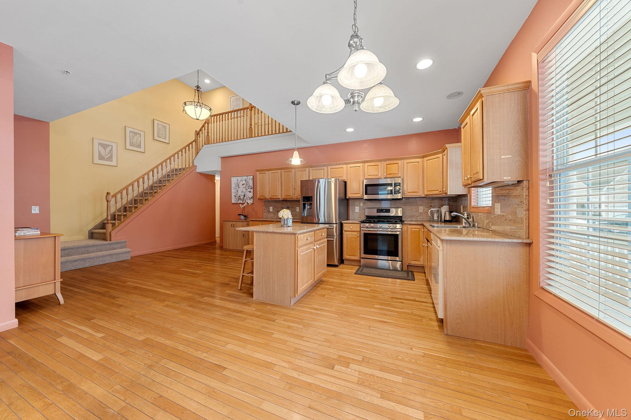 #13 photo, 75 Meadow Pond Circle, سوفولك Miller Place , NY 11764