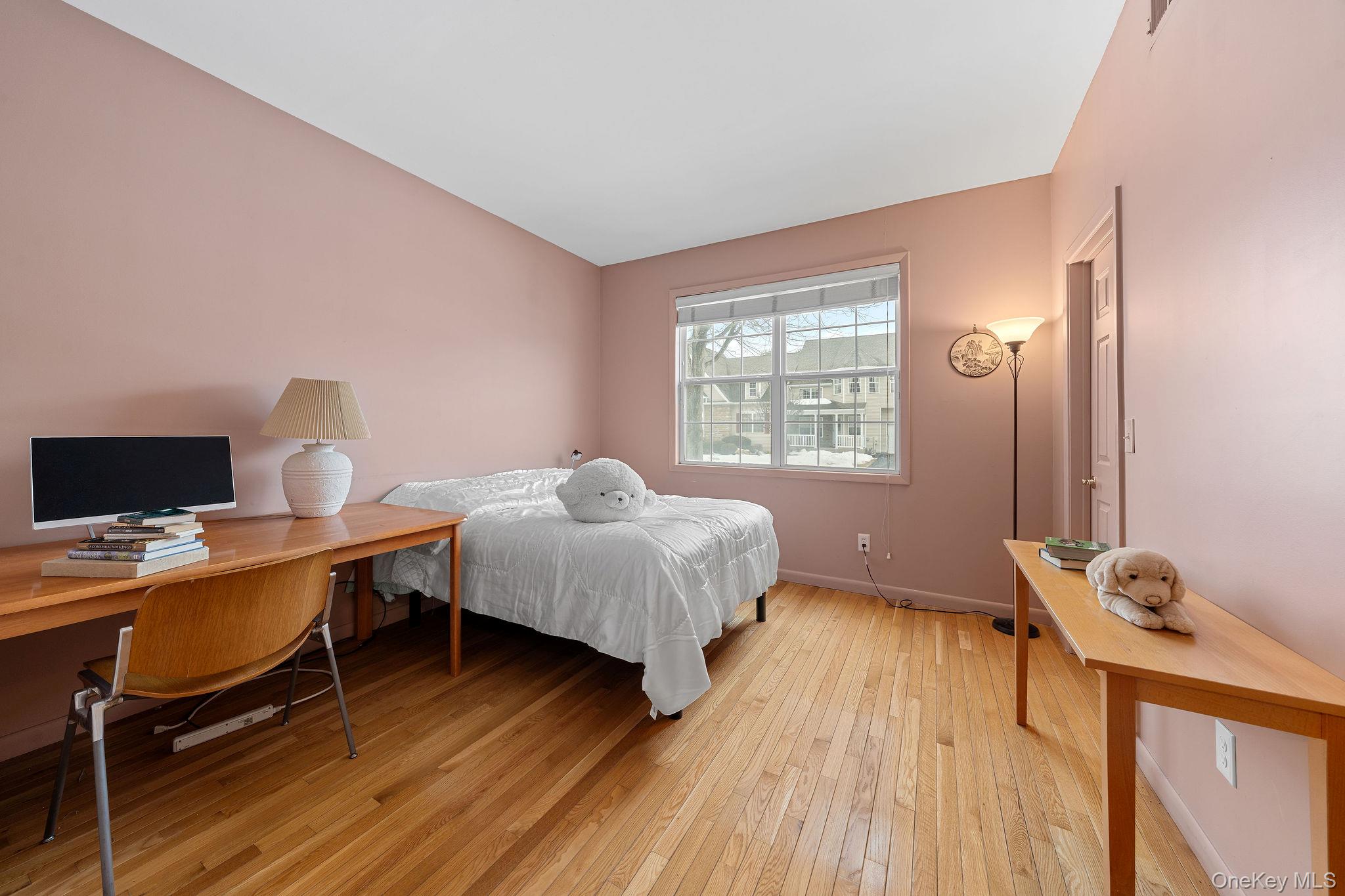 #17 photo, 75 Meadow Pond Circle, سوفولك Miller Place , NY 11764