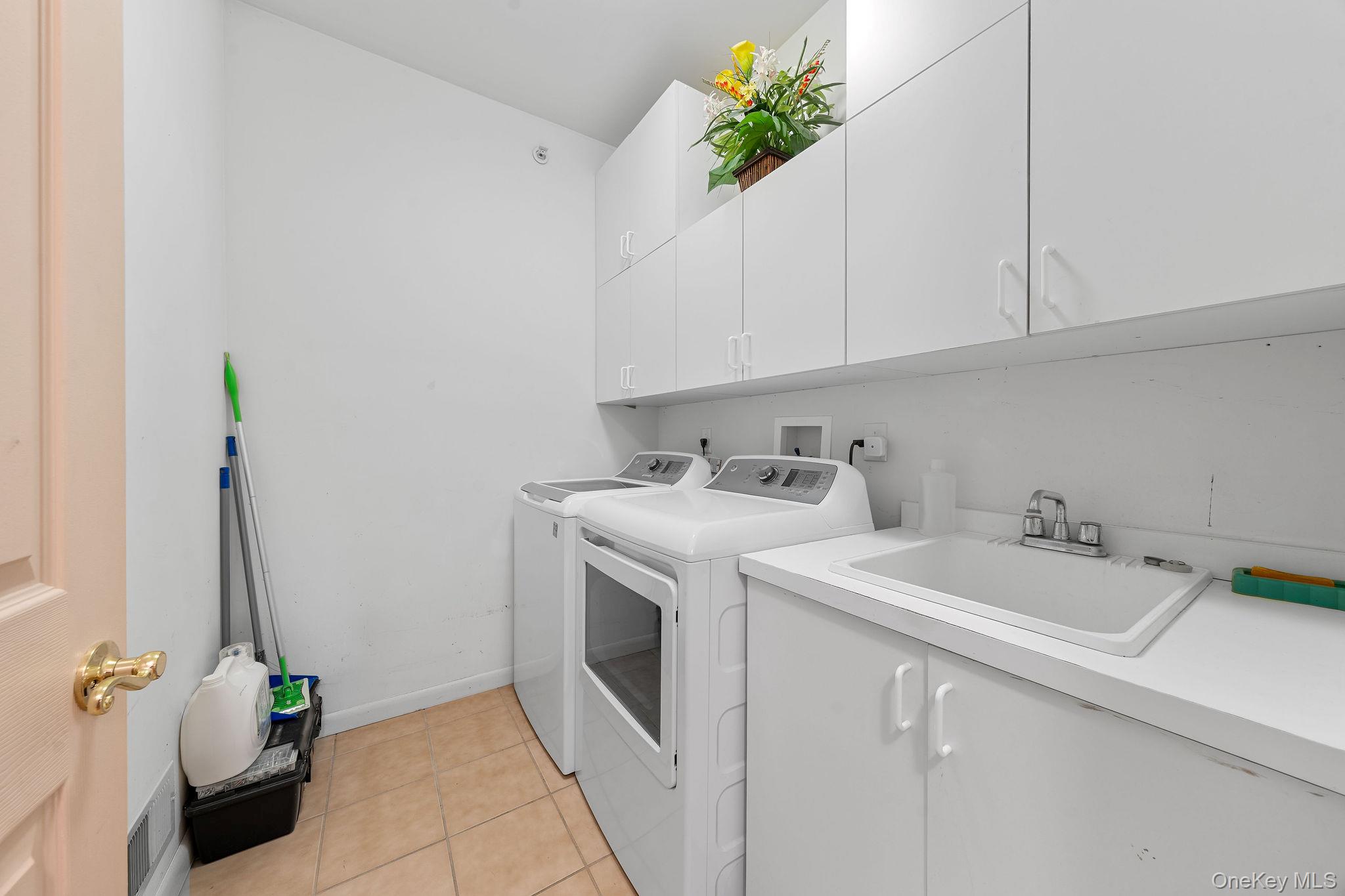 #19 photo, 75 Meadow Pond Circle, سوفولك Miller Place , NY 11764