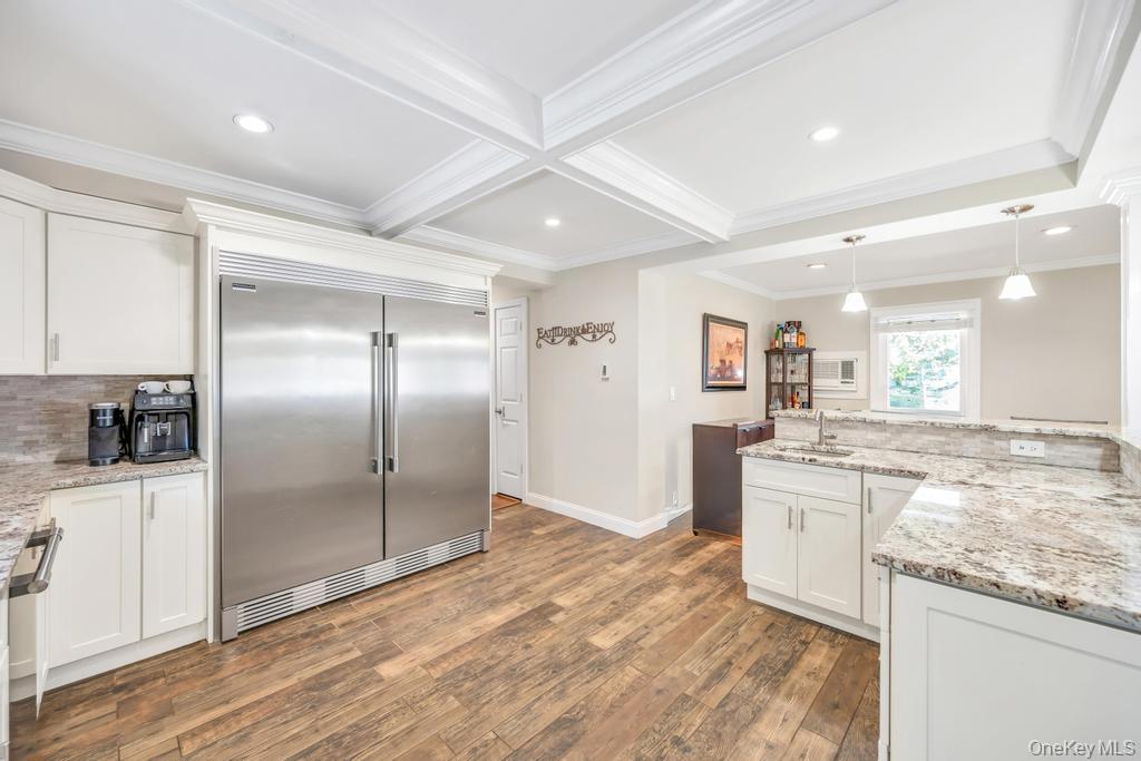 #11 photo, 2327 Cleveland Street, नासाउ काउंटी Bellmore , NY 11710