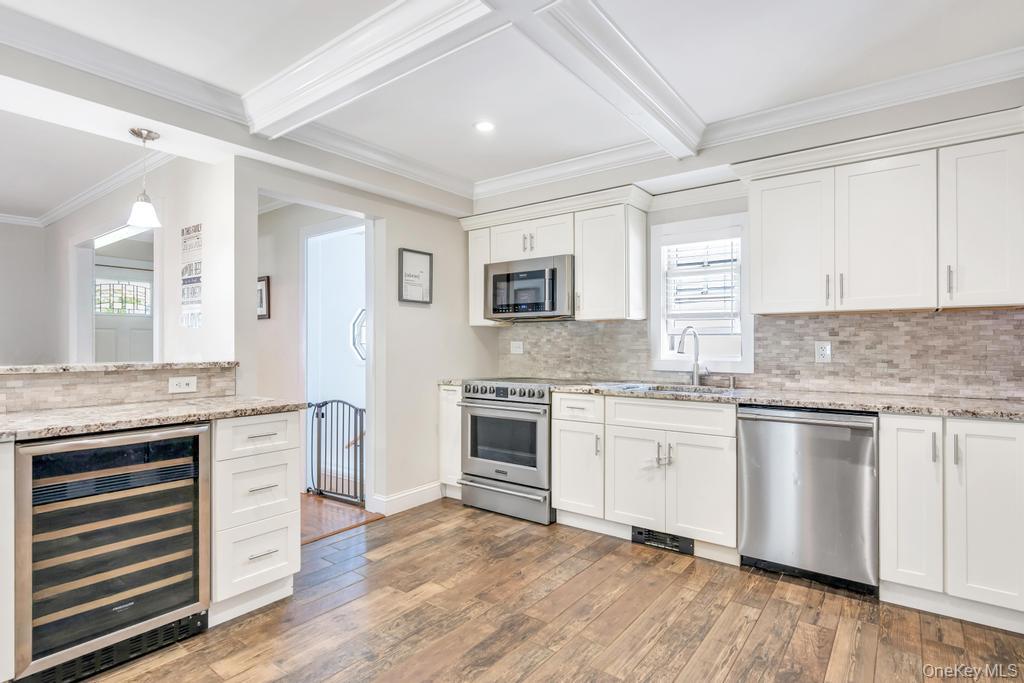 #14 photo, 2327 Cleveland Street, नासाउ काउंटी Bellmore , NY 11710