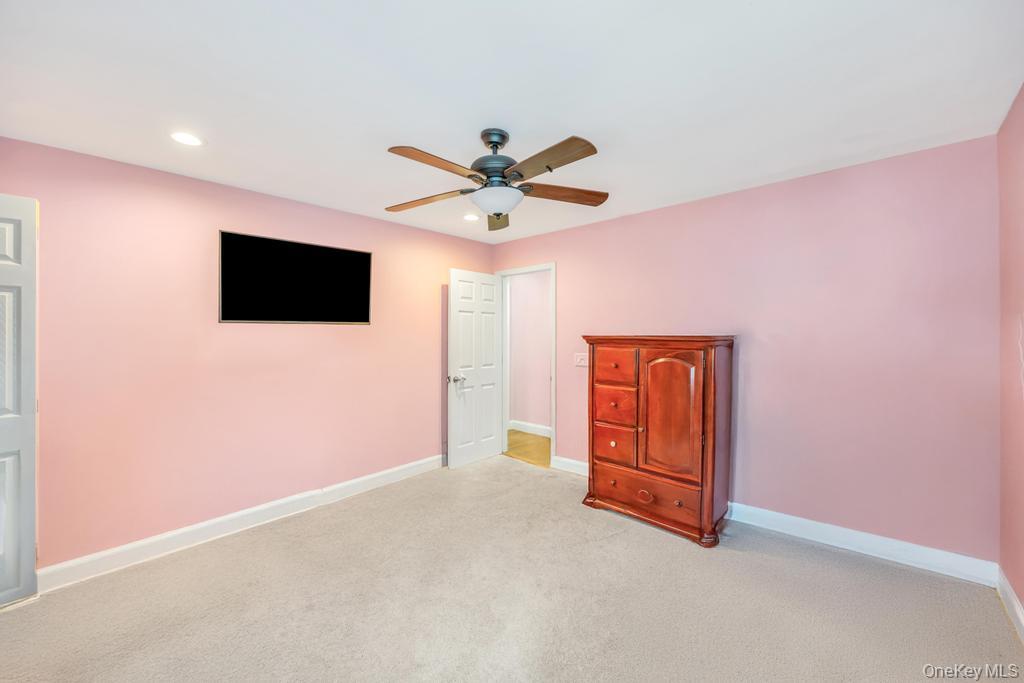 #20 photo, 2327 Cleveland Street, नासाउ काउंटी Bellmore , NY 11710