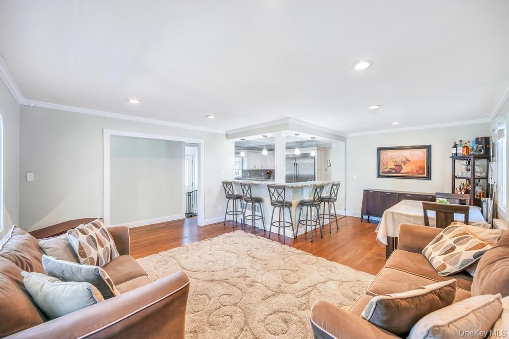 #3 photo, 2327 Cleveland Street, नासाउ काउंटी Bellmore , NY 11710