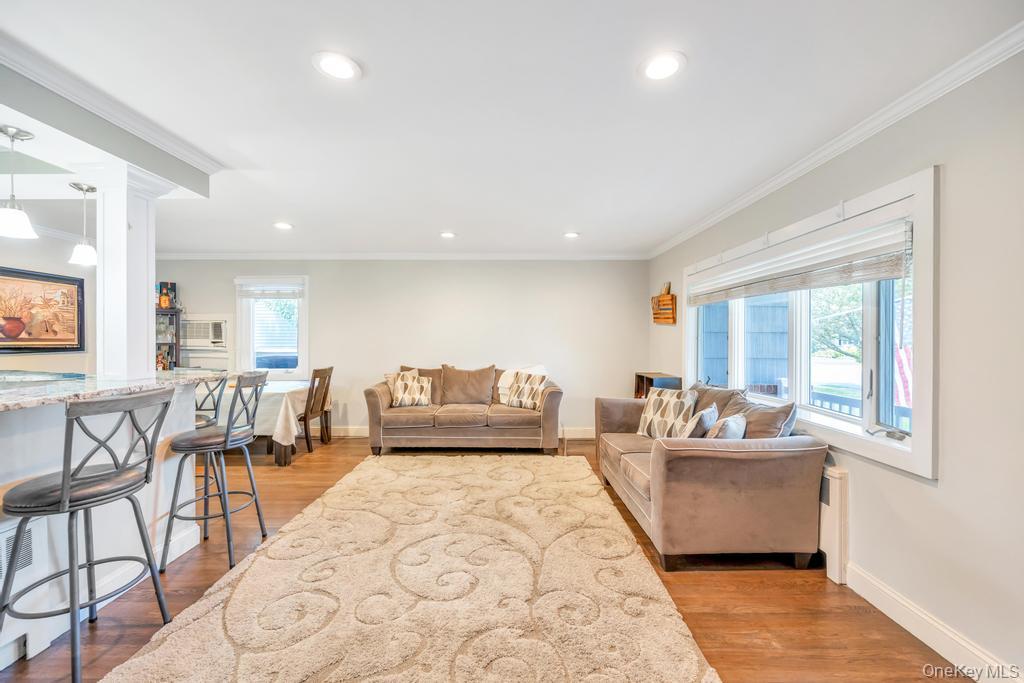 #4 photo, 2327 Cleveland Street, नासाउ काउंटी Bellmore , NY 11710