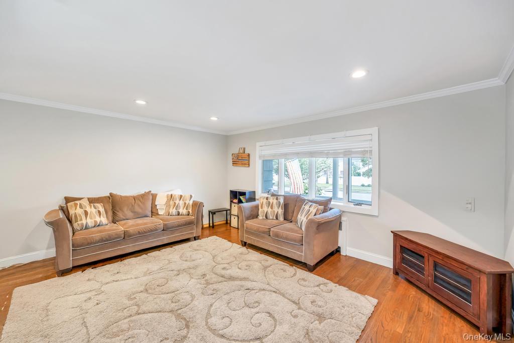 #5 photo, 2327 Cleveland Street, नासाउ काउंटी Bellmore , NY 11710