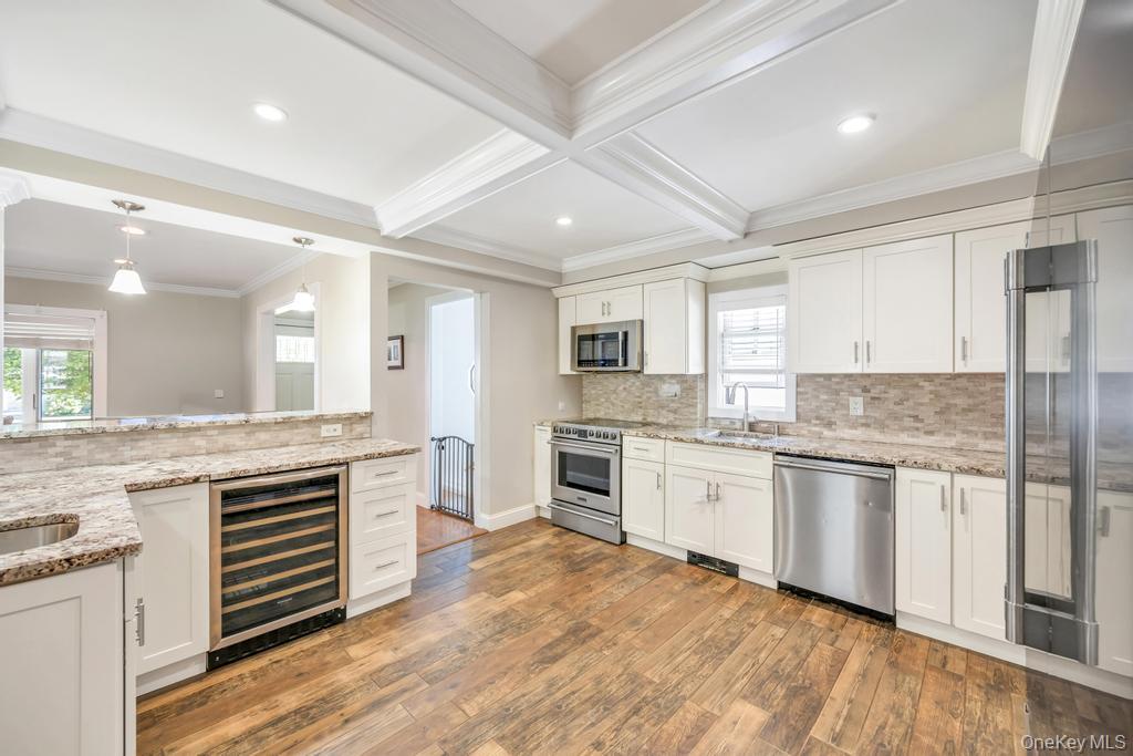 #8 photo, 2327 Cleveland Street, नासाउ काउंटी Bellmore , NY 11710