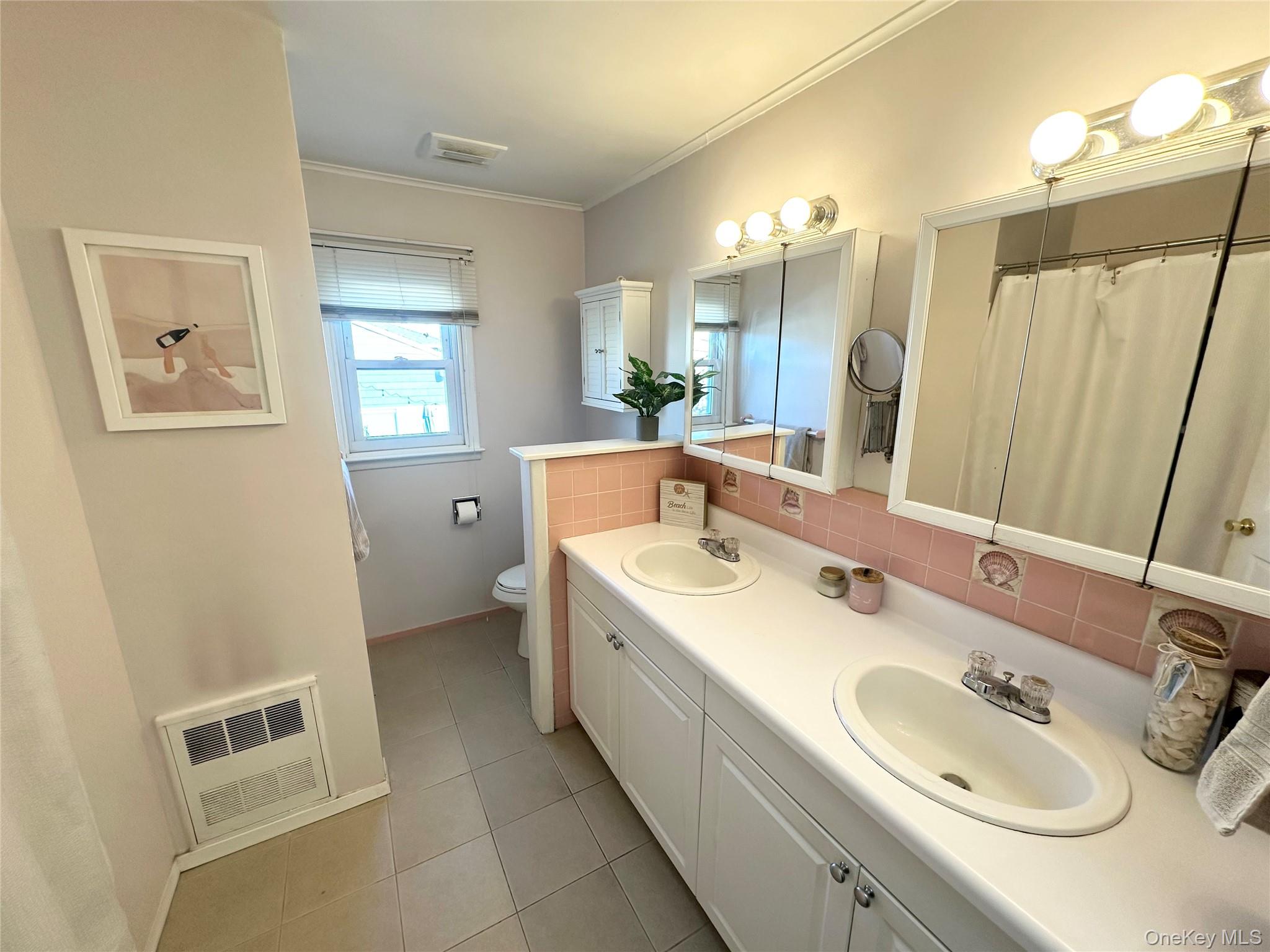 #11 photo, 133 Cleveland Avenue, नासाउ काउंटी Long Beach , NY 11561