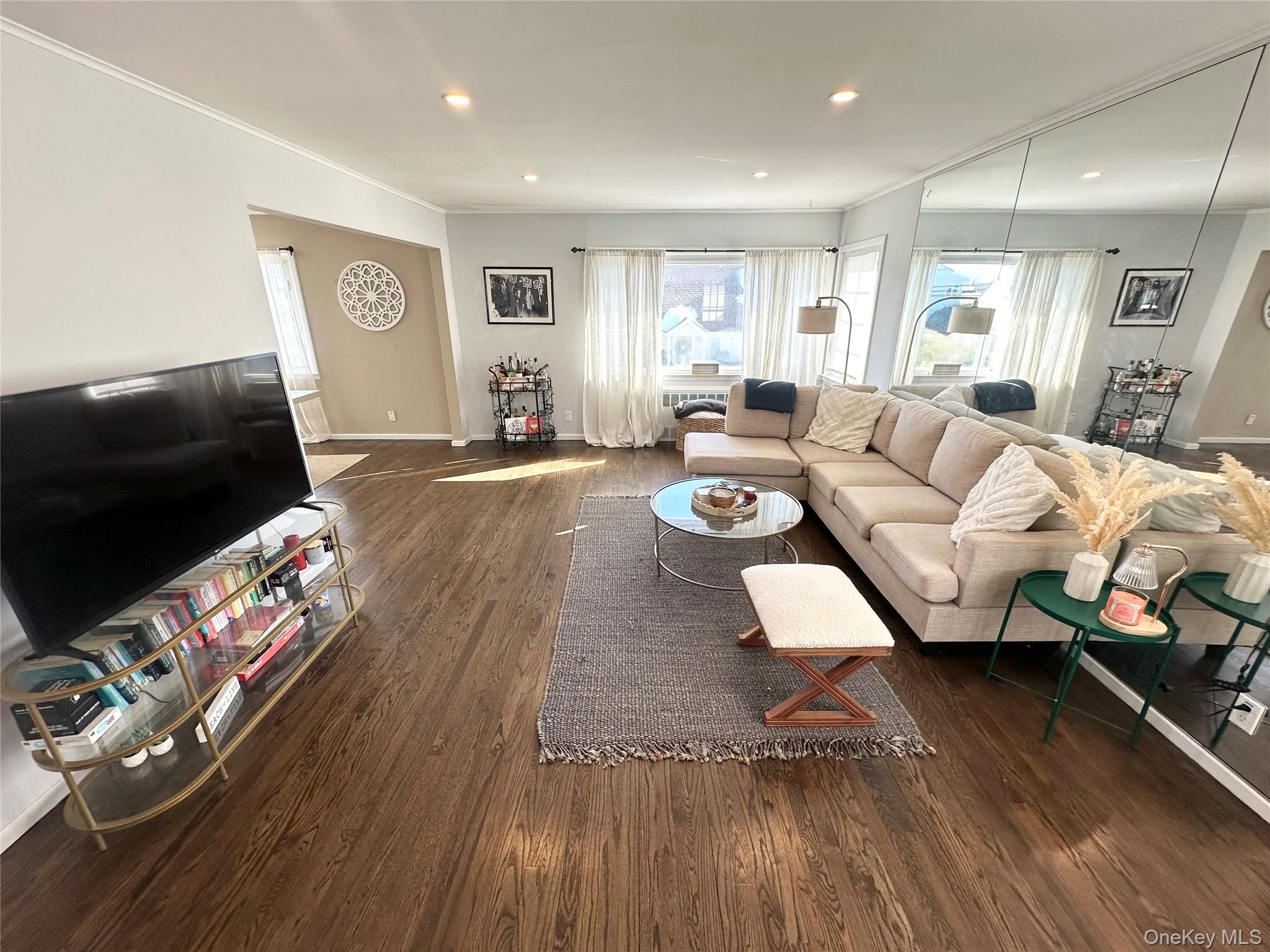 #4 photo, 133 Cleveland Avenue, नासाउ काउंटी Long Beach , NY 11561