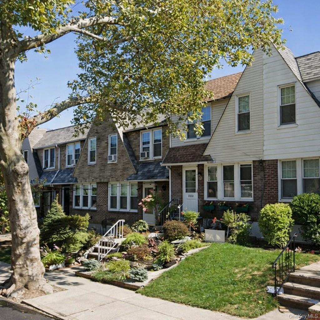 #1 photo, 6537 77th Place, Куинс ‖ Middle Village , NY 11379