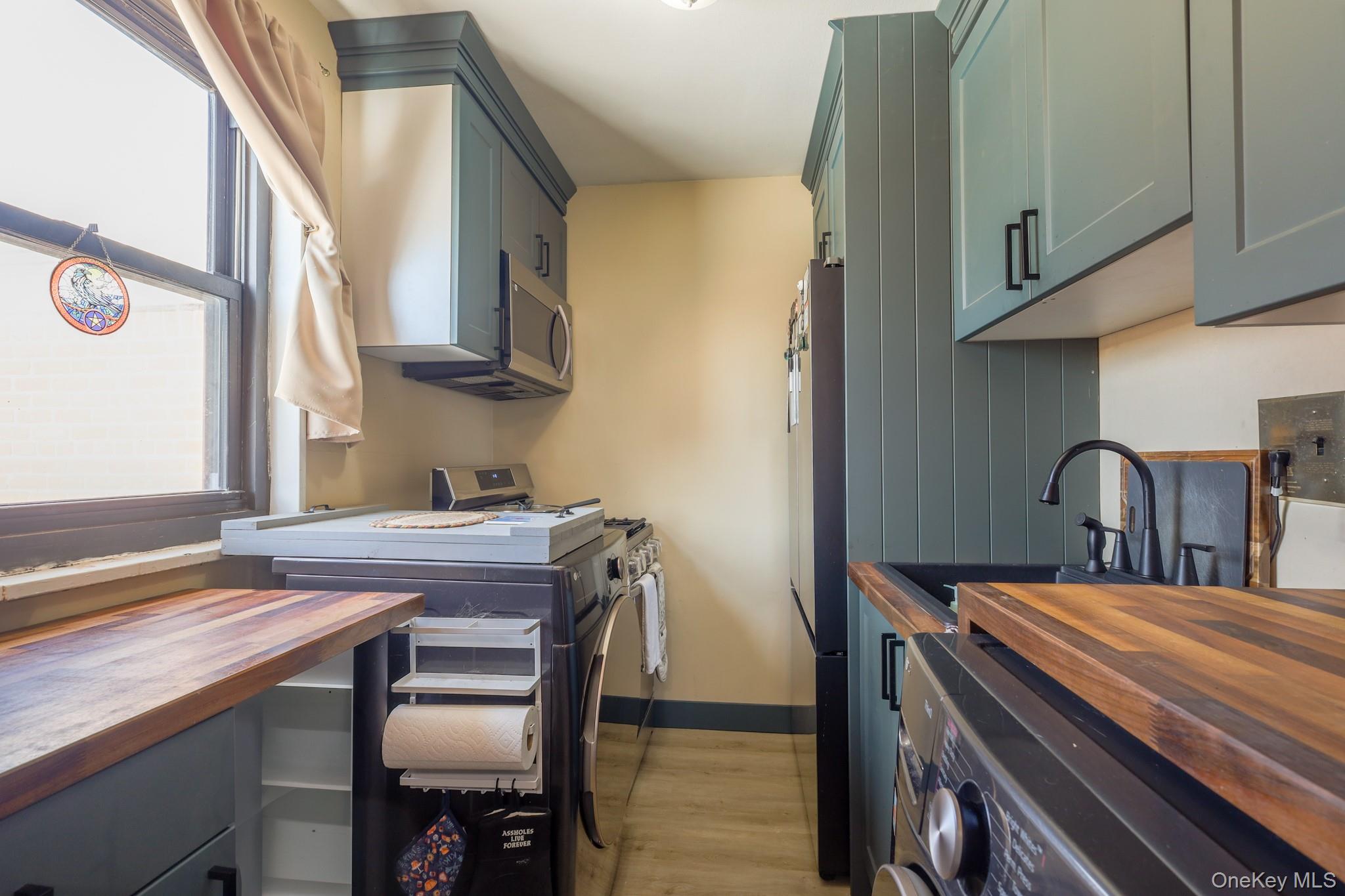 #7 photo, 201-02 19th Avenue, Bayside , NY 11360