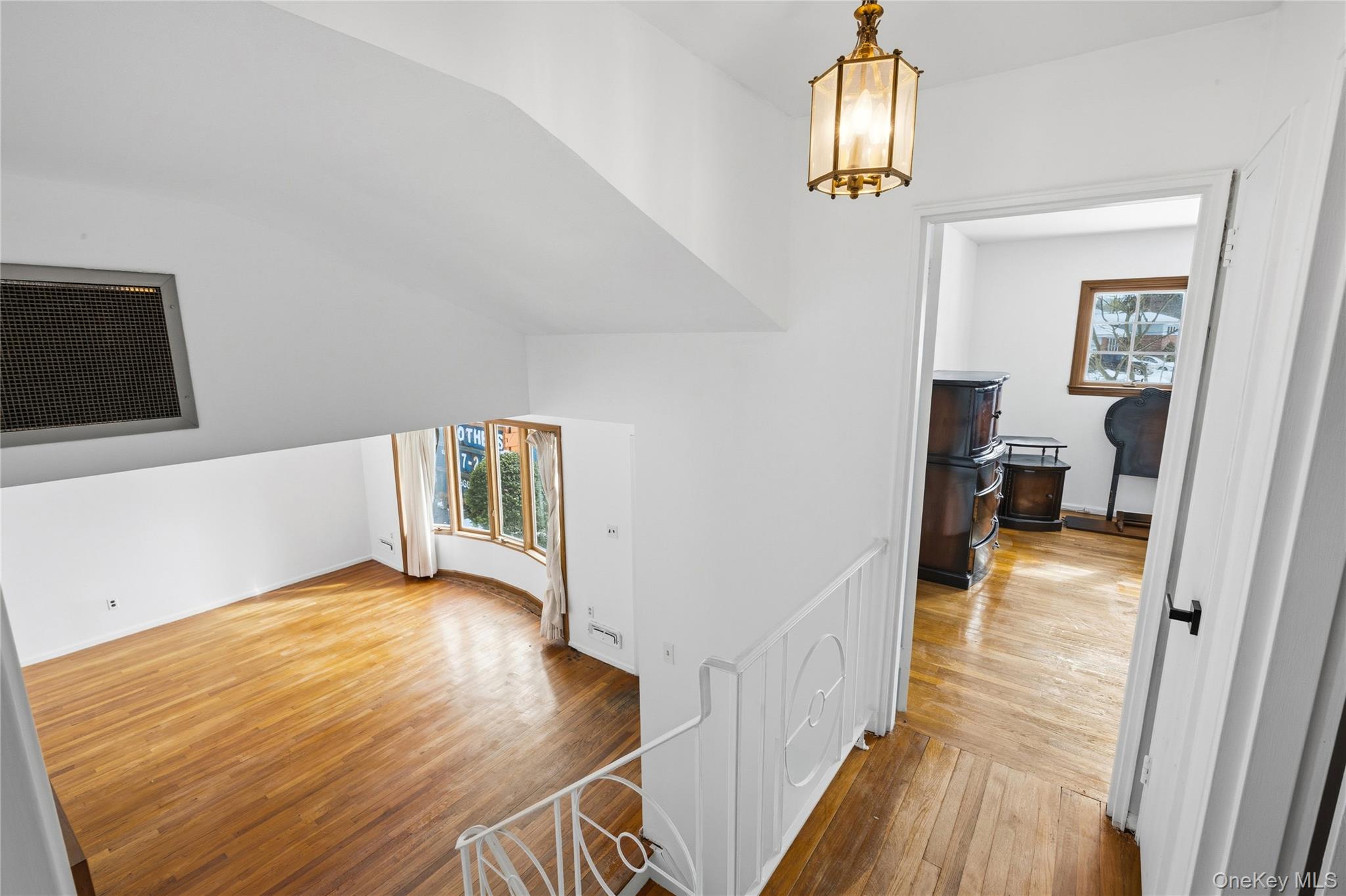 #10 photo, 3 Saratoga Street, Commack , NY 11725