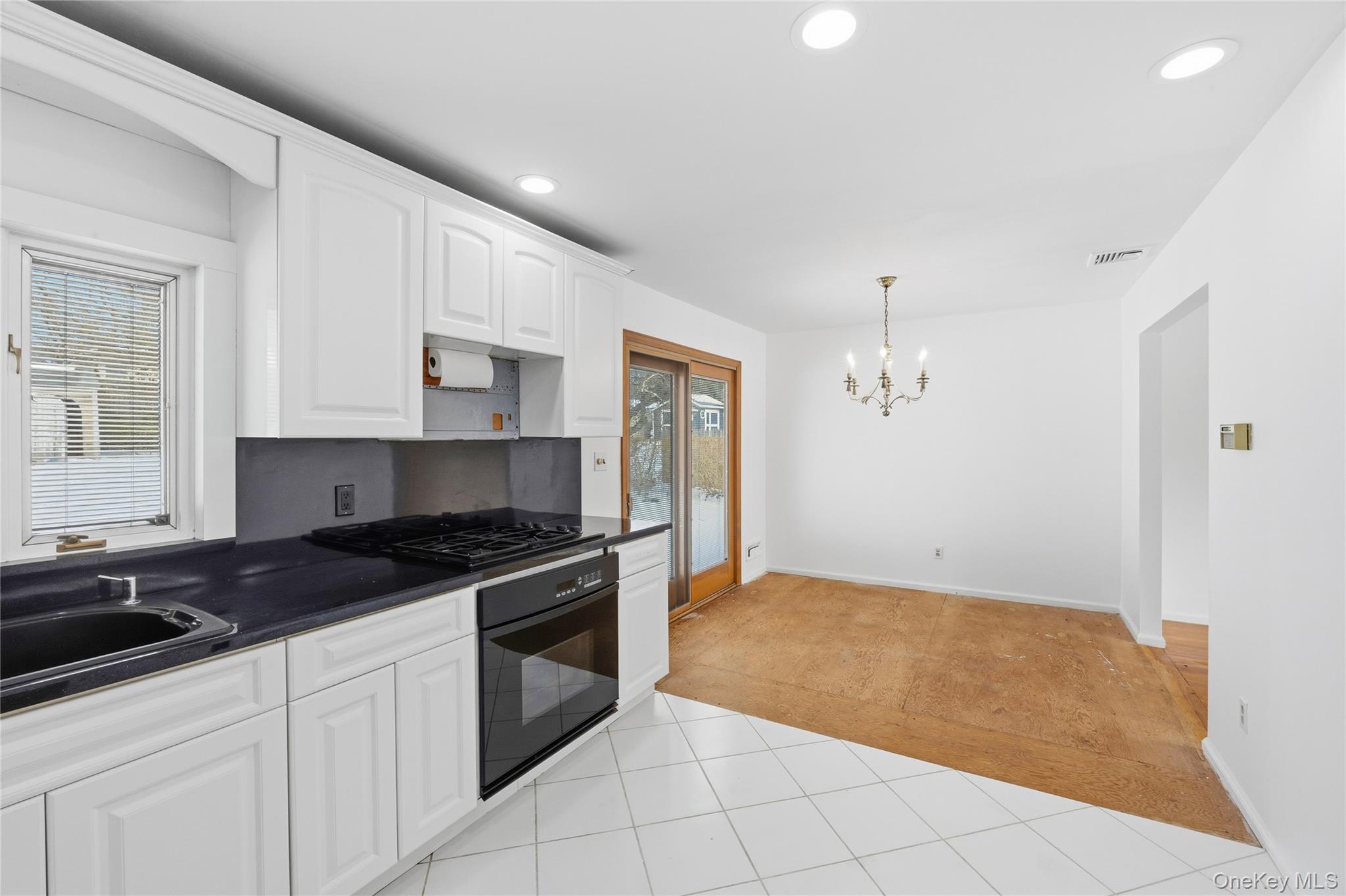 #12 photo, 3 Saratoga Street, Commack , NY 11725