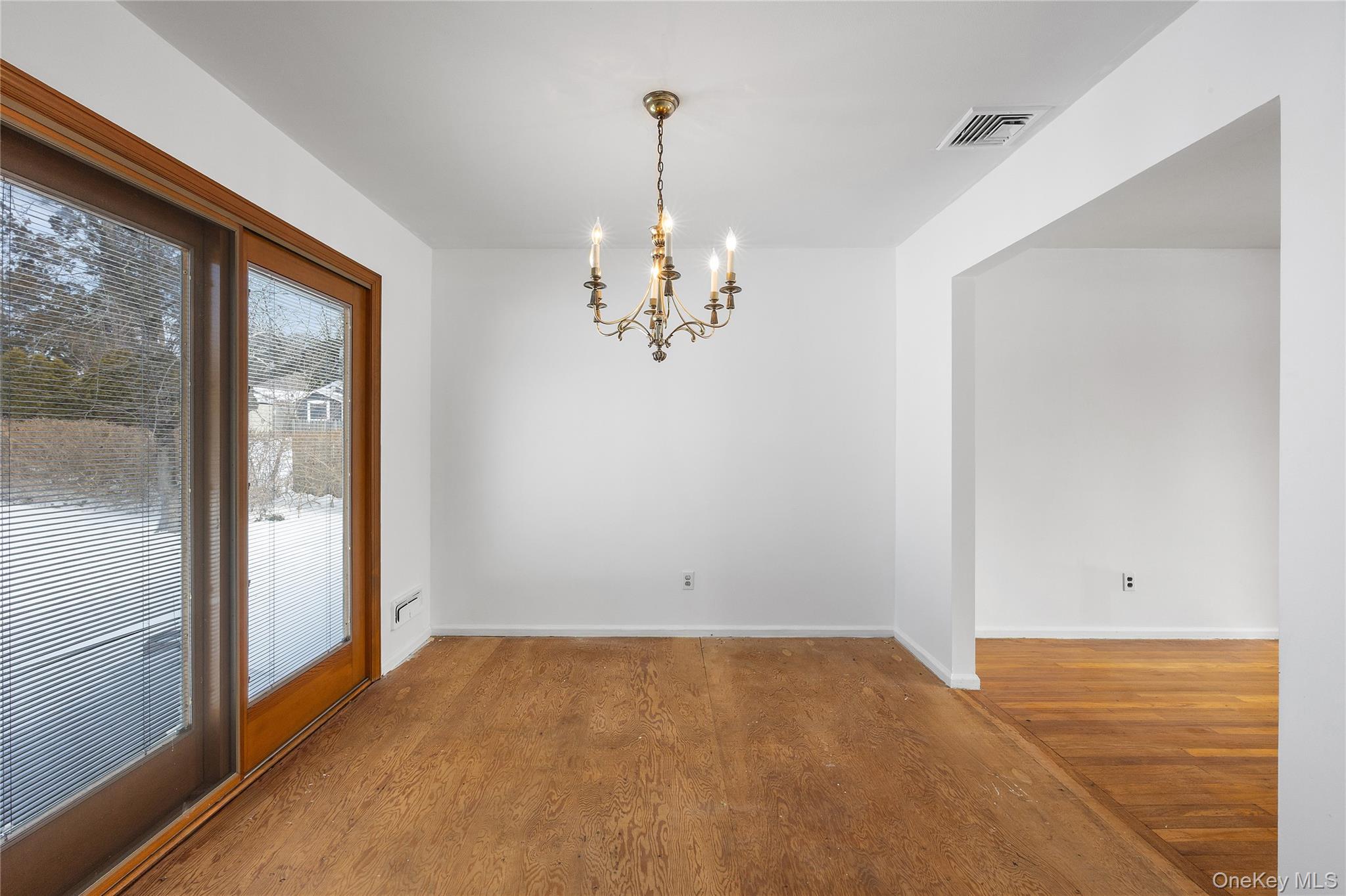 #13 photo, 3 Saratoga Street, Commack , NY 11725