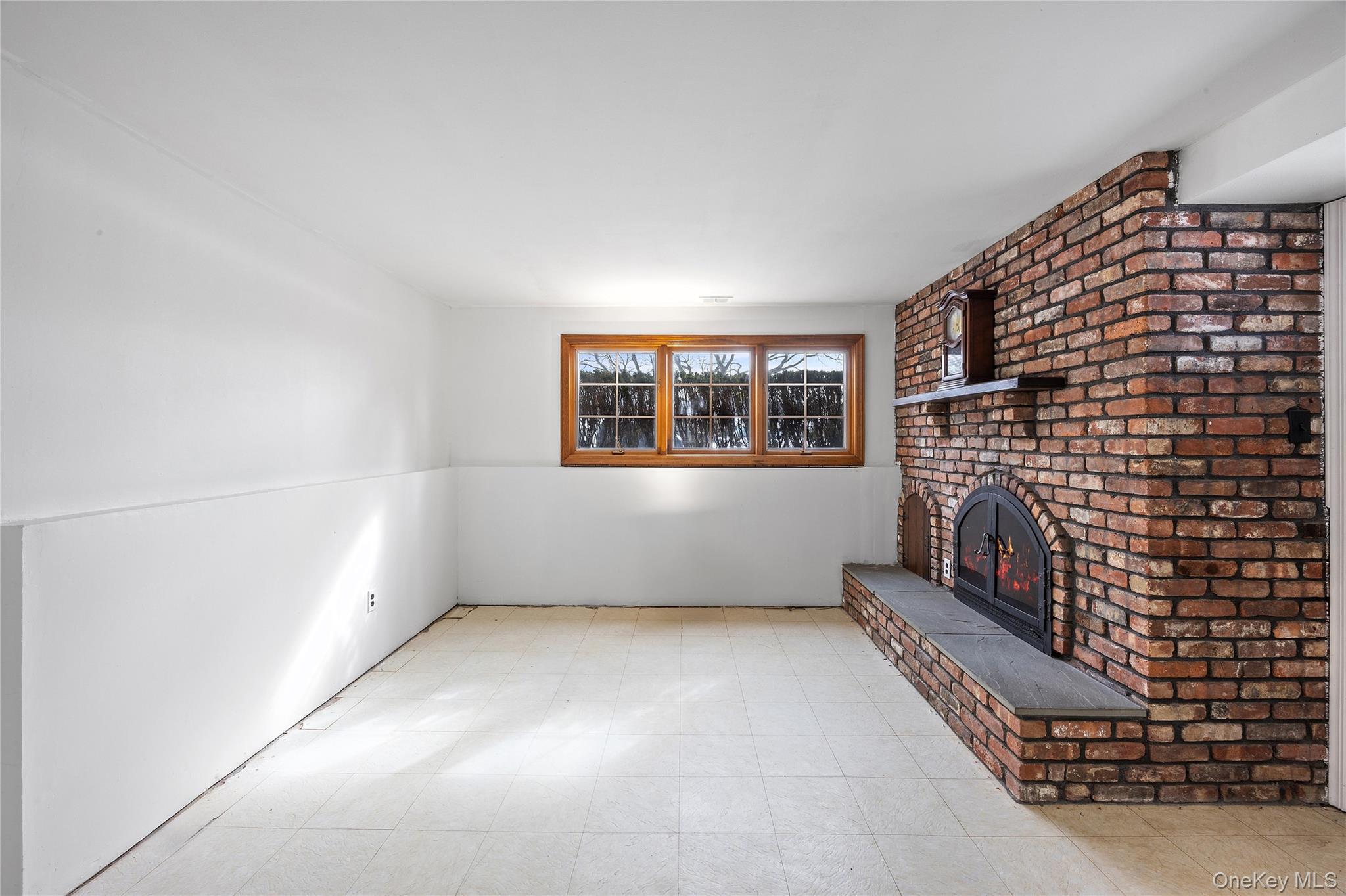 #16 photo, 3 Saratoga Street, Commack , NY 11725