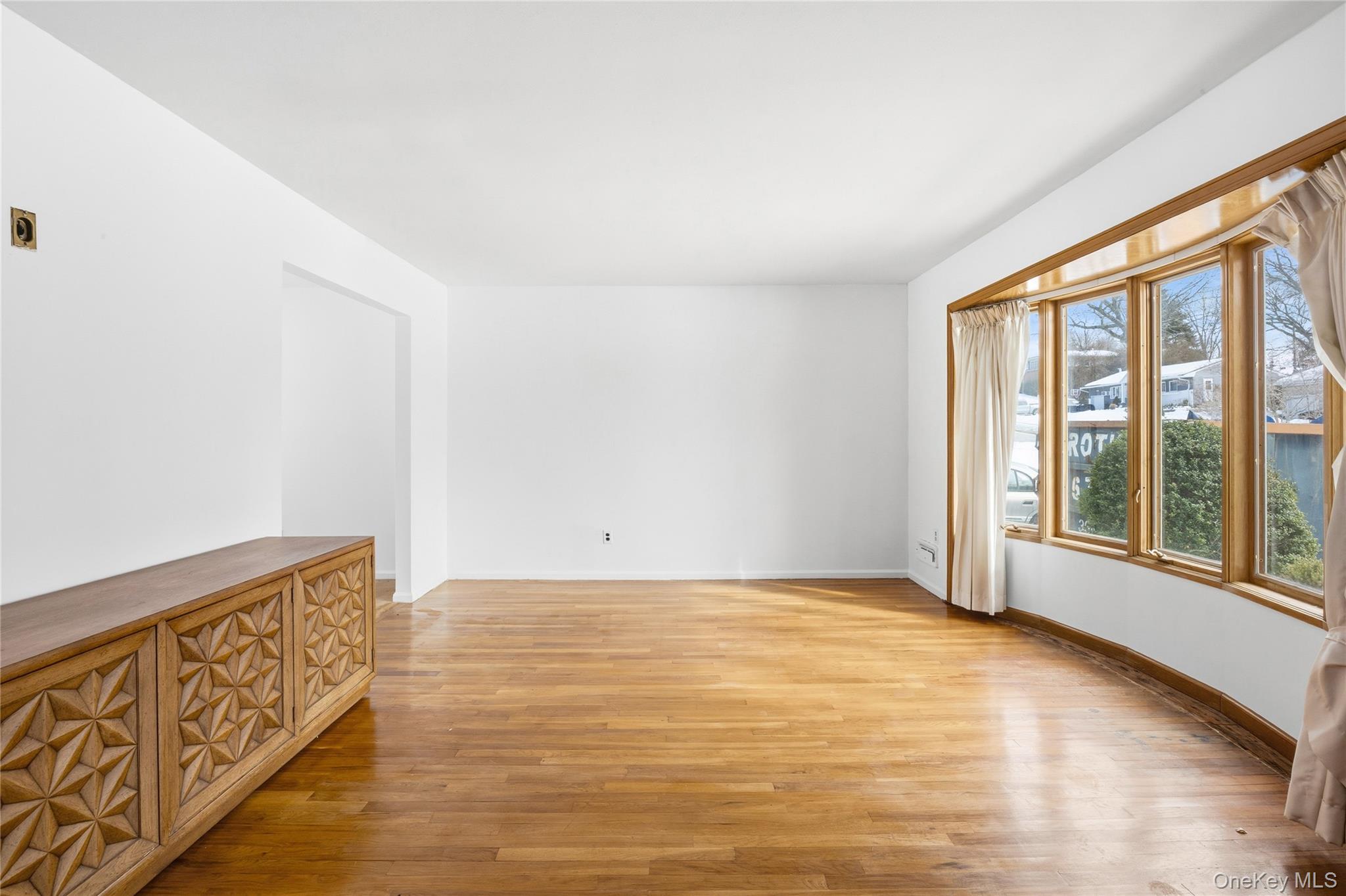 #3 photo, 3 Saratoga Street, Commack , NY 11725