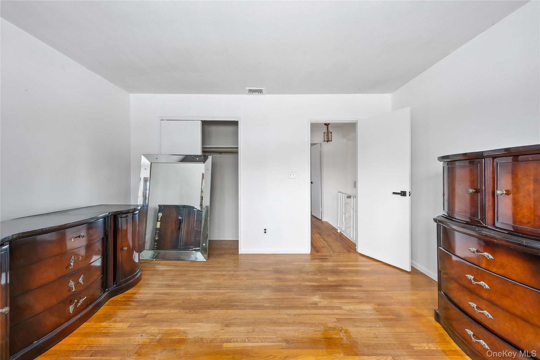 #5 photo, 3 Saratoga Street, Commack , NY 11725