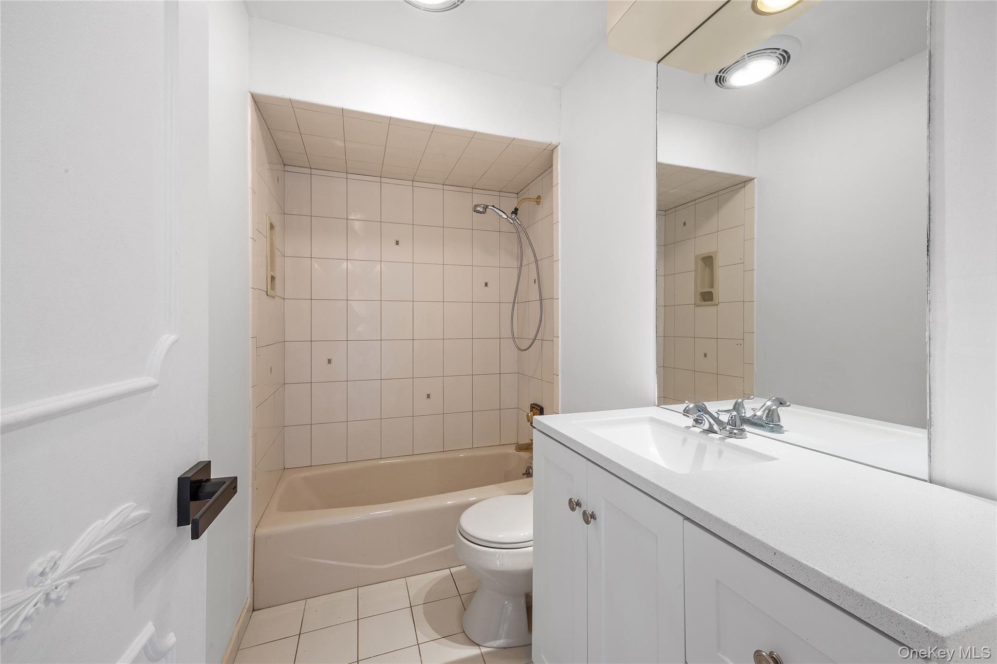 #7 photo, 3 Saratoga Street, Commack , NY 11725