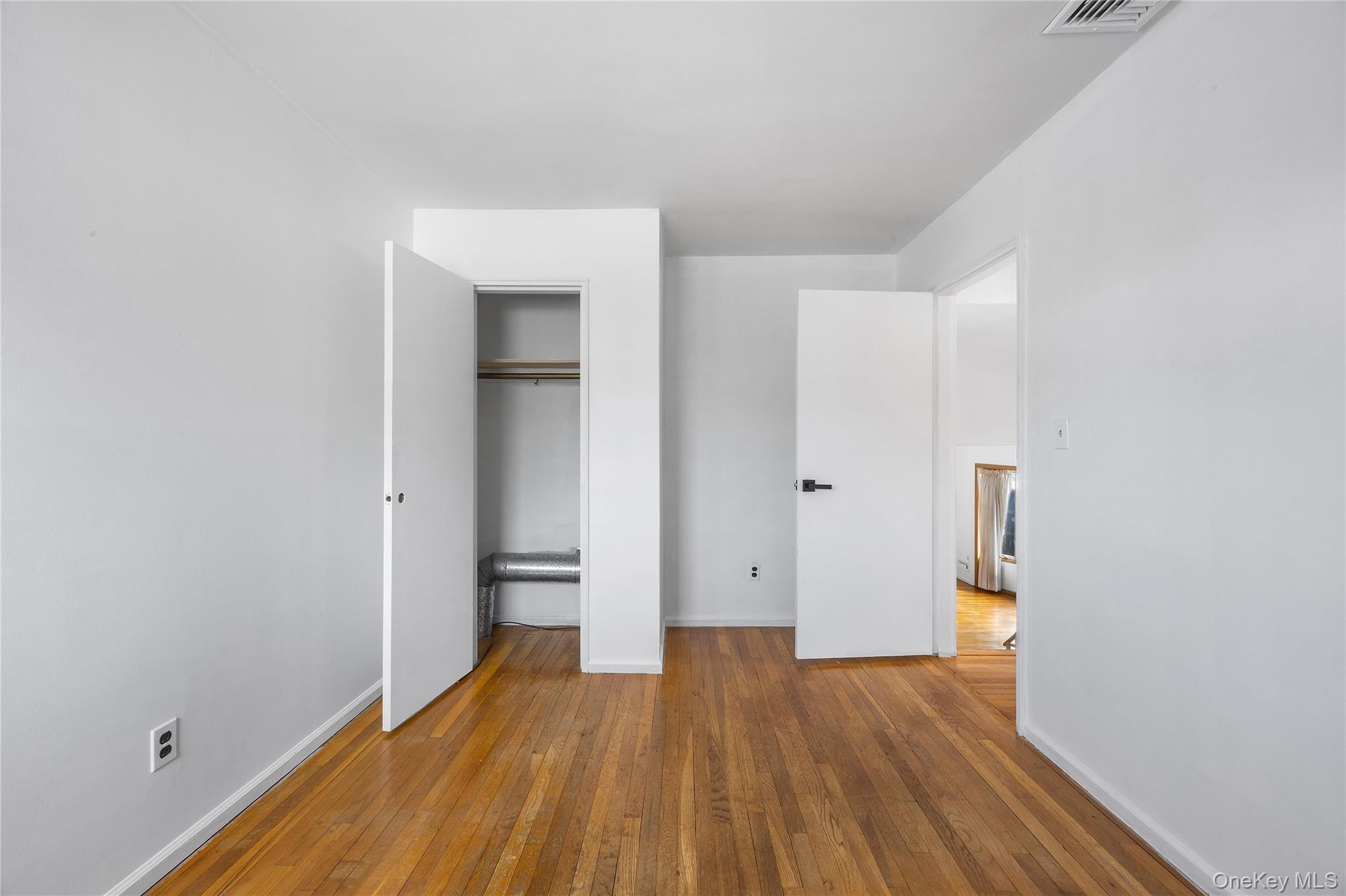 #9 photo, 3 Saratoga Street, Commack , NY 11725