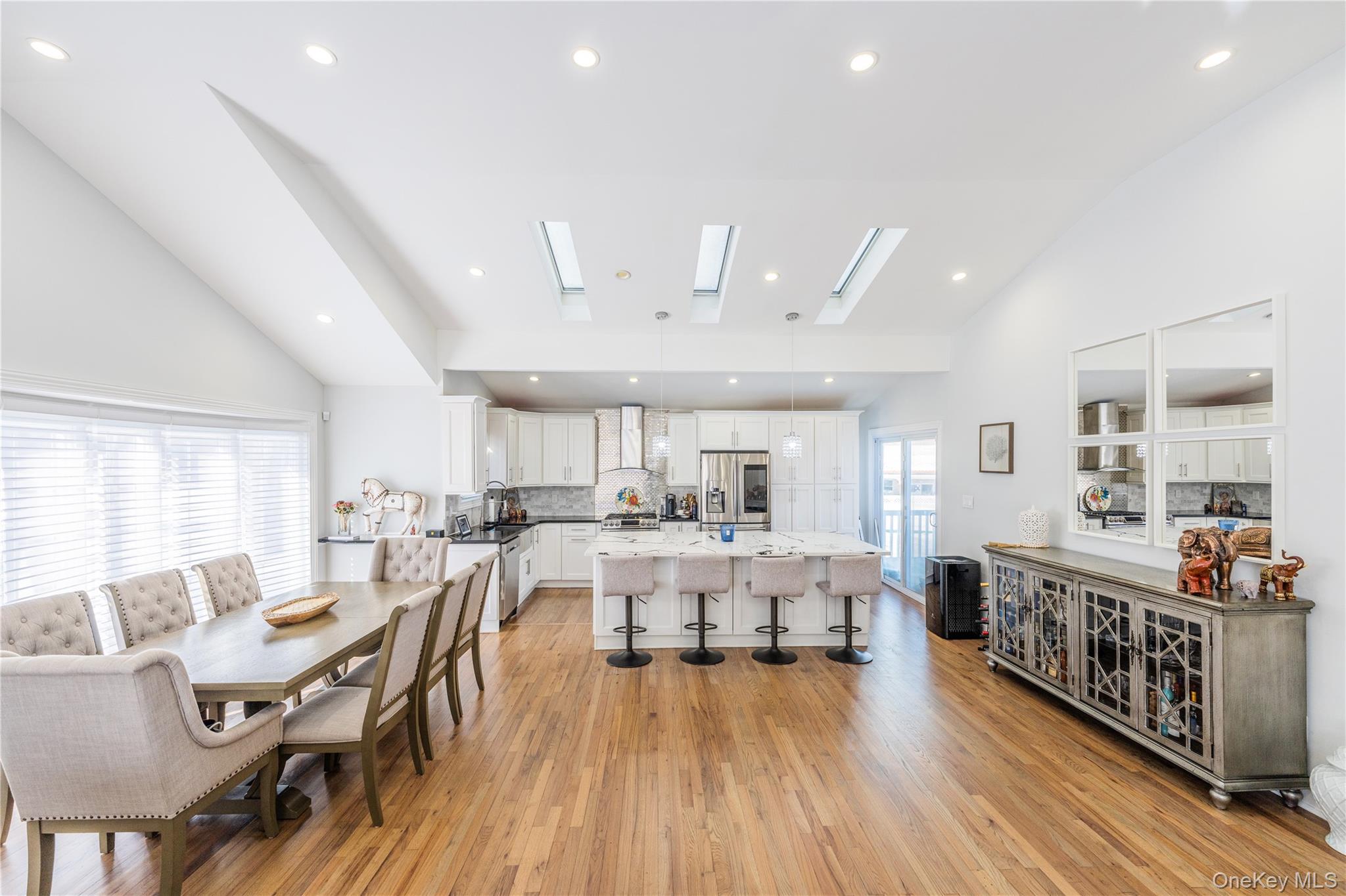 #10 photo, 7 Dunhill Road, Manhasset Hills , NY 11040