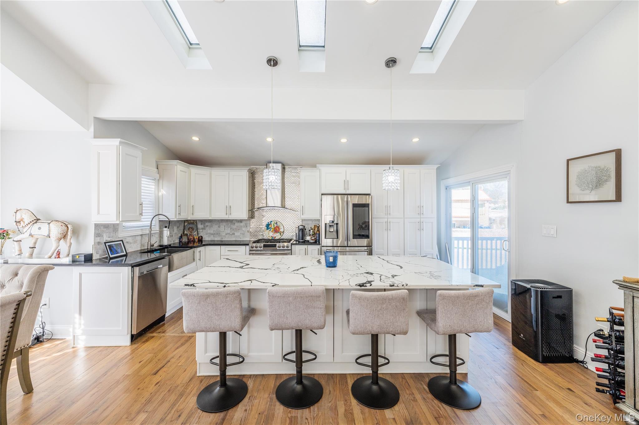 #12 photo, 7 Dunhill Road, Manhasset Hills , NY 11040