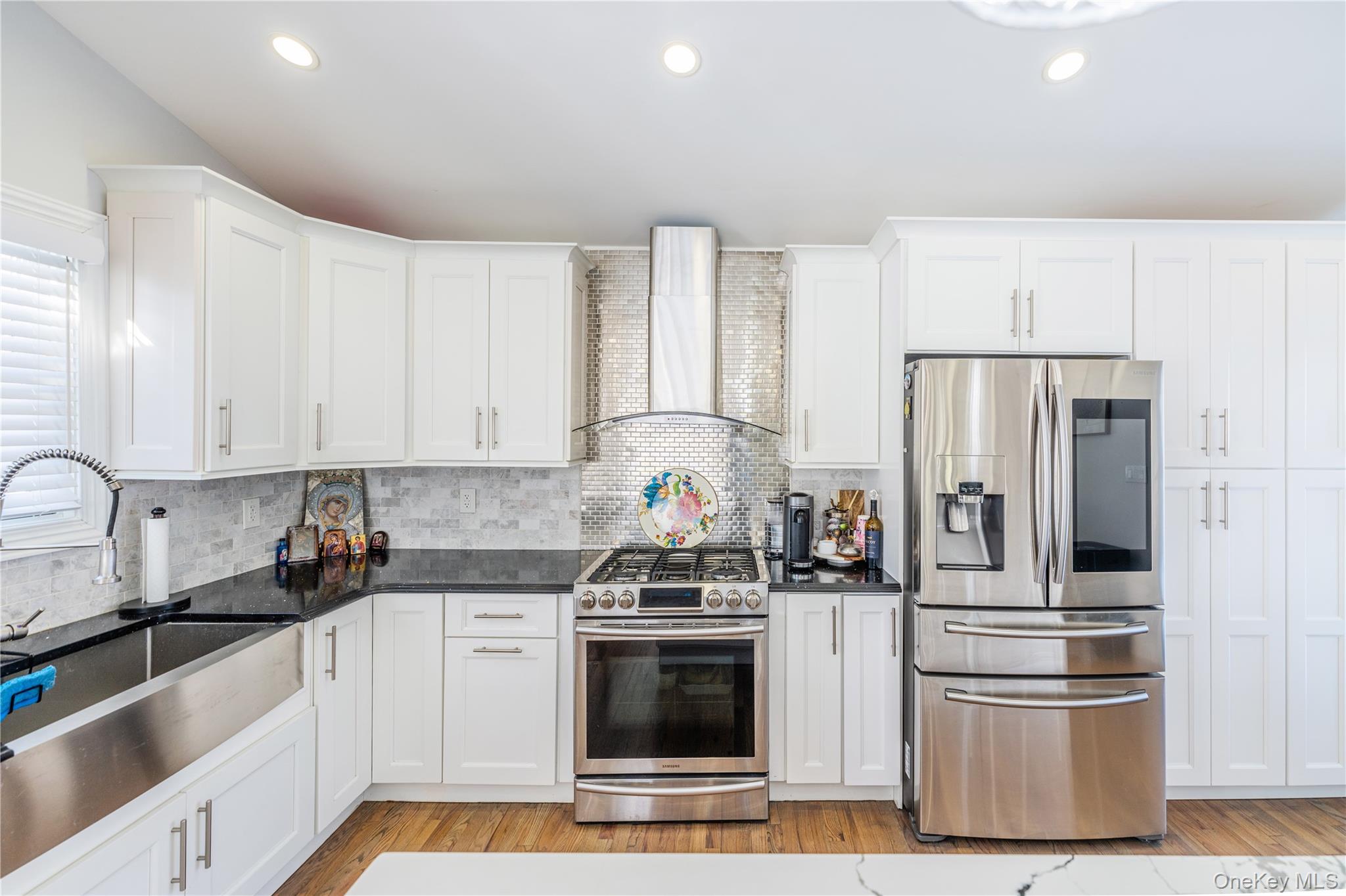 #16 photo, 7 Dunhill Road, Manhasset Hills , NY 11040