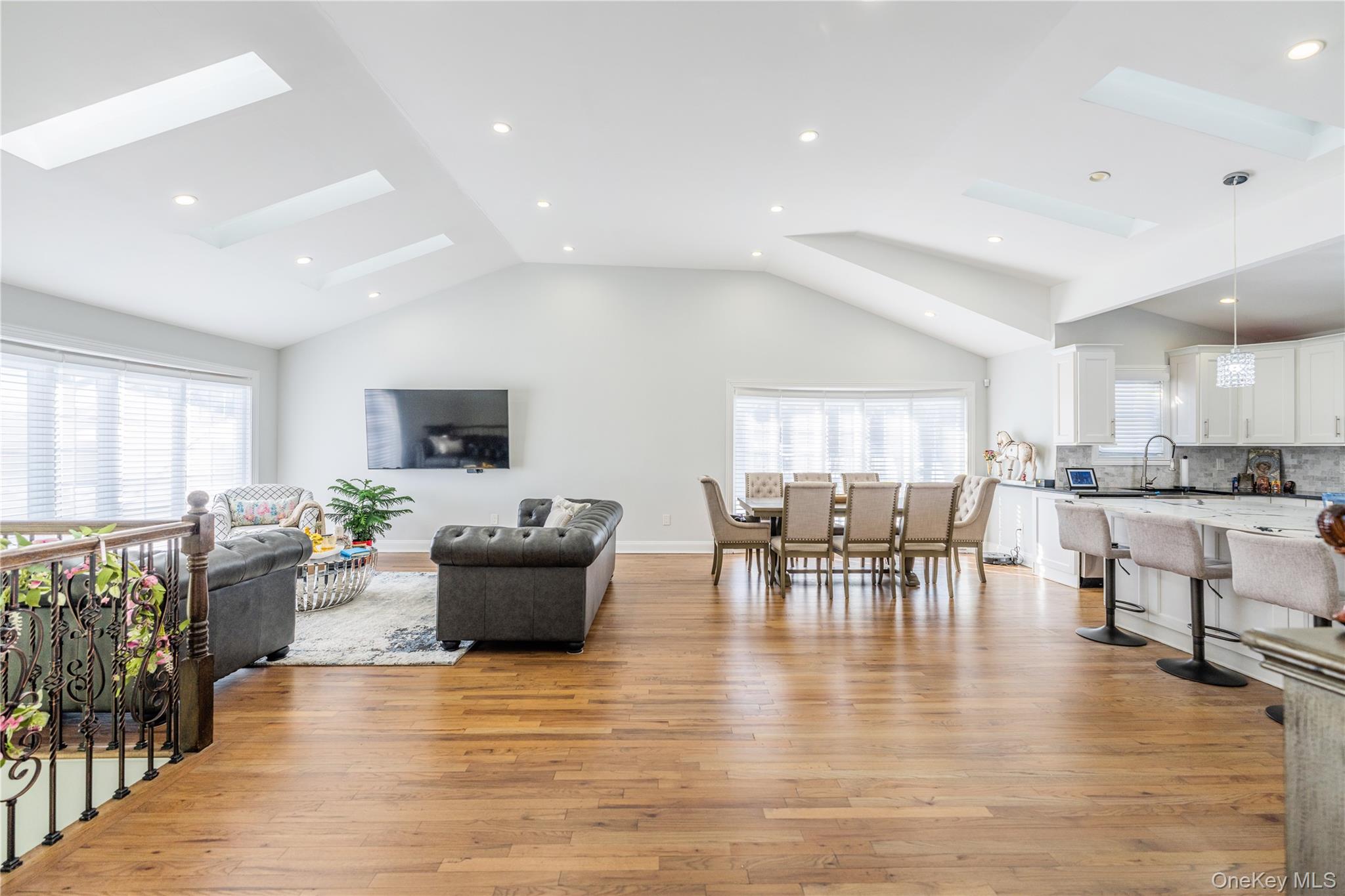 #17 photo, 7 Dunhill Road, Manhasset Hills , NY 11040