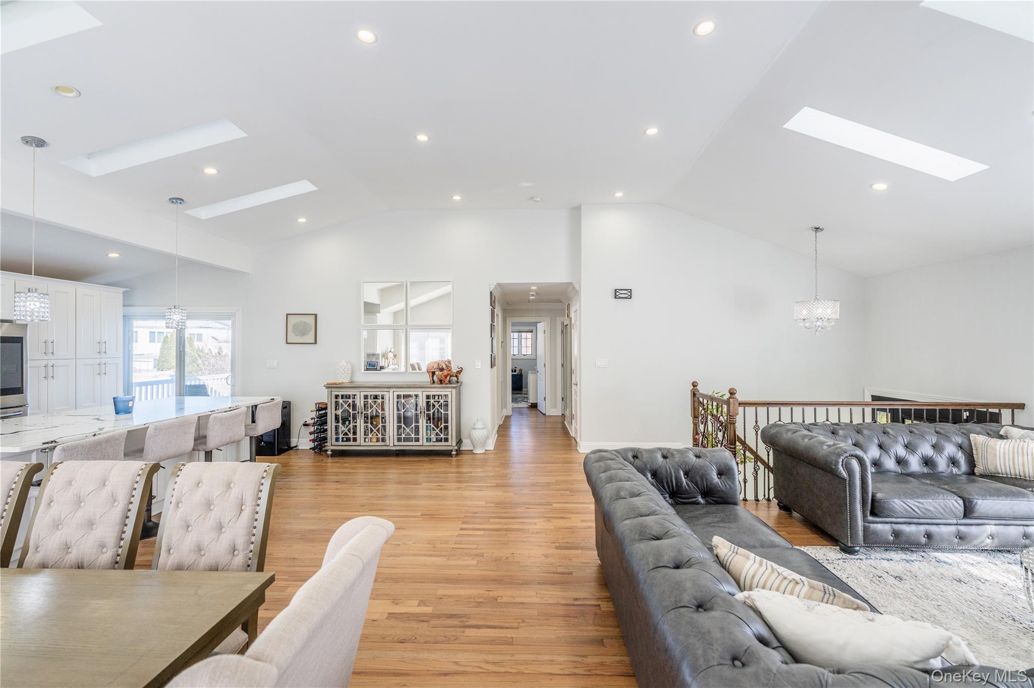 #18 photo, 7 Dunhill Road, Manhasset Hills , NY 11040