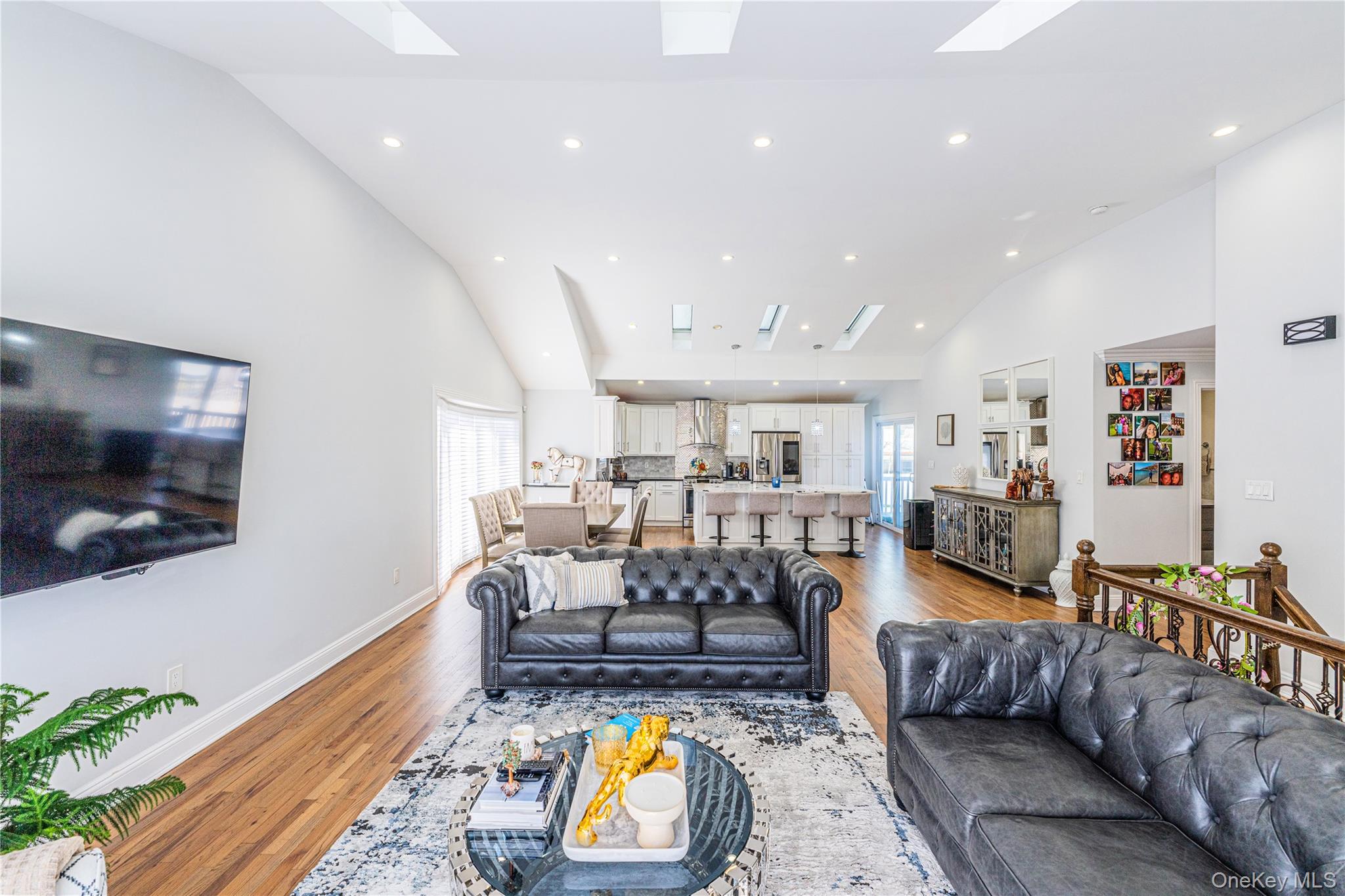 #7 photo, 7 Dunhill Road, Manhasset Hills , NY 11040