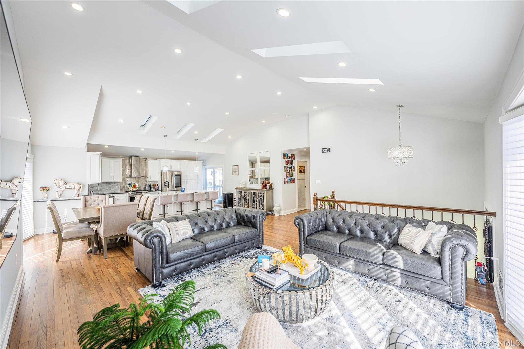 #8 photo, 7 Dunhill Road, Manhasset Hills , NY 11040